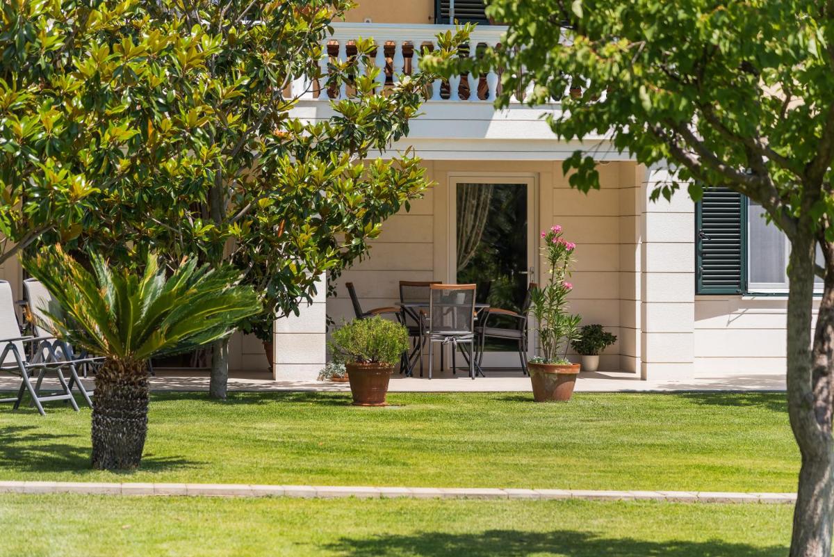 Hotel Villa Slavica 1 - Image 1