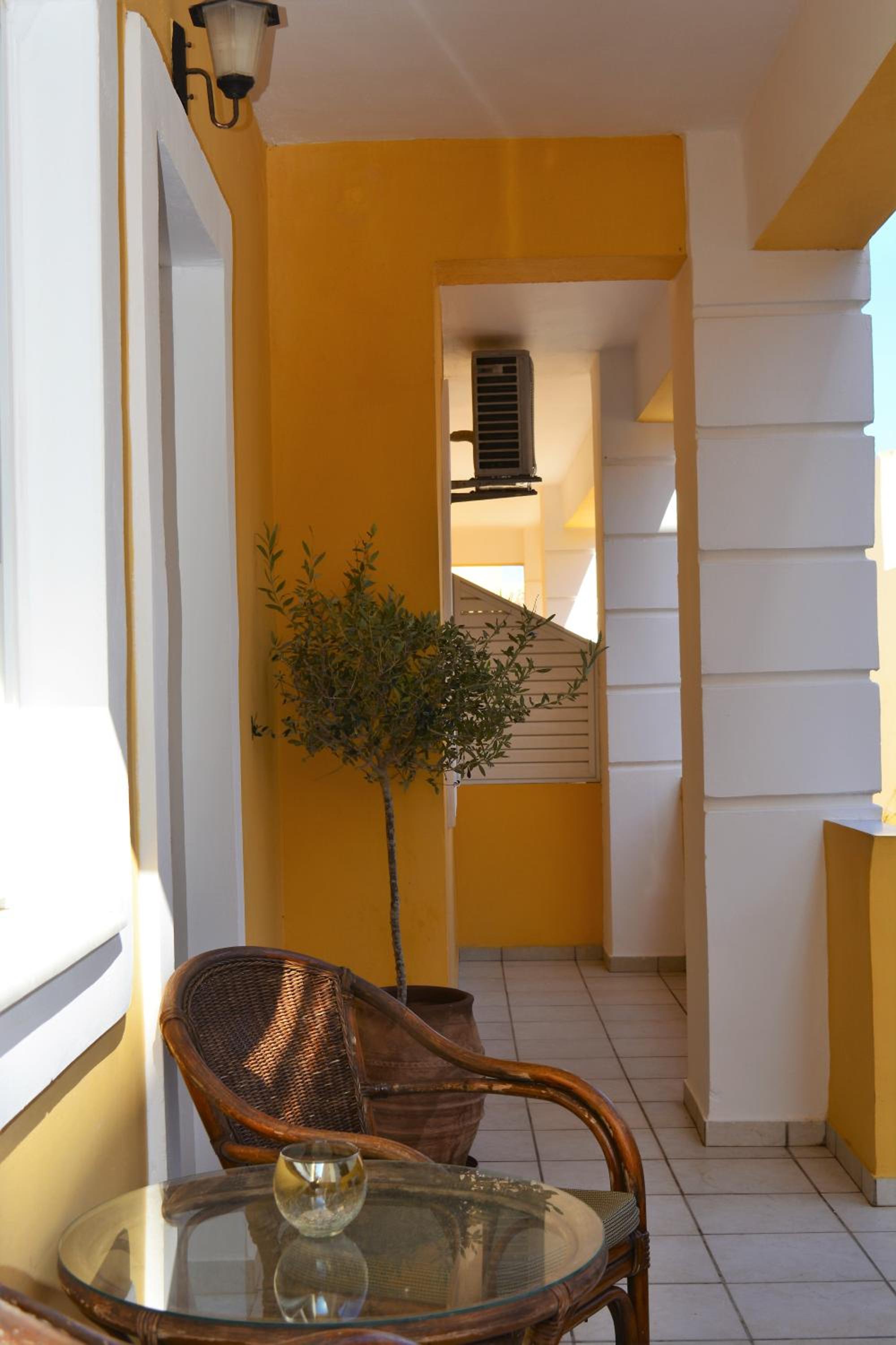 Raph's Studios-Apts By The Sea view 5