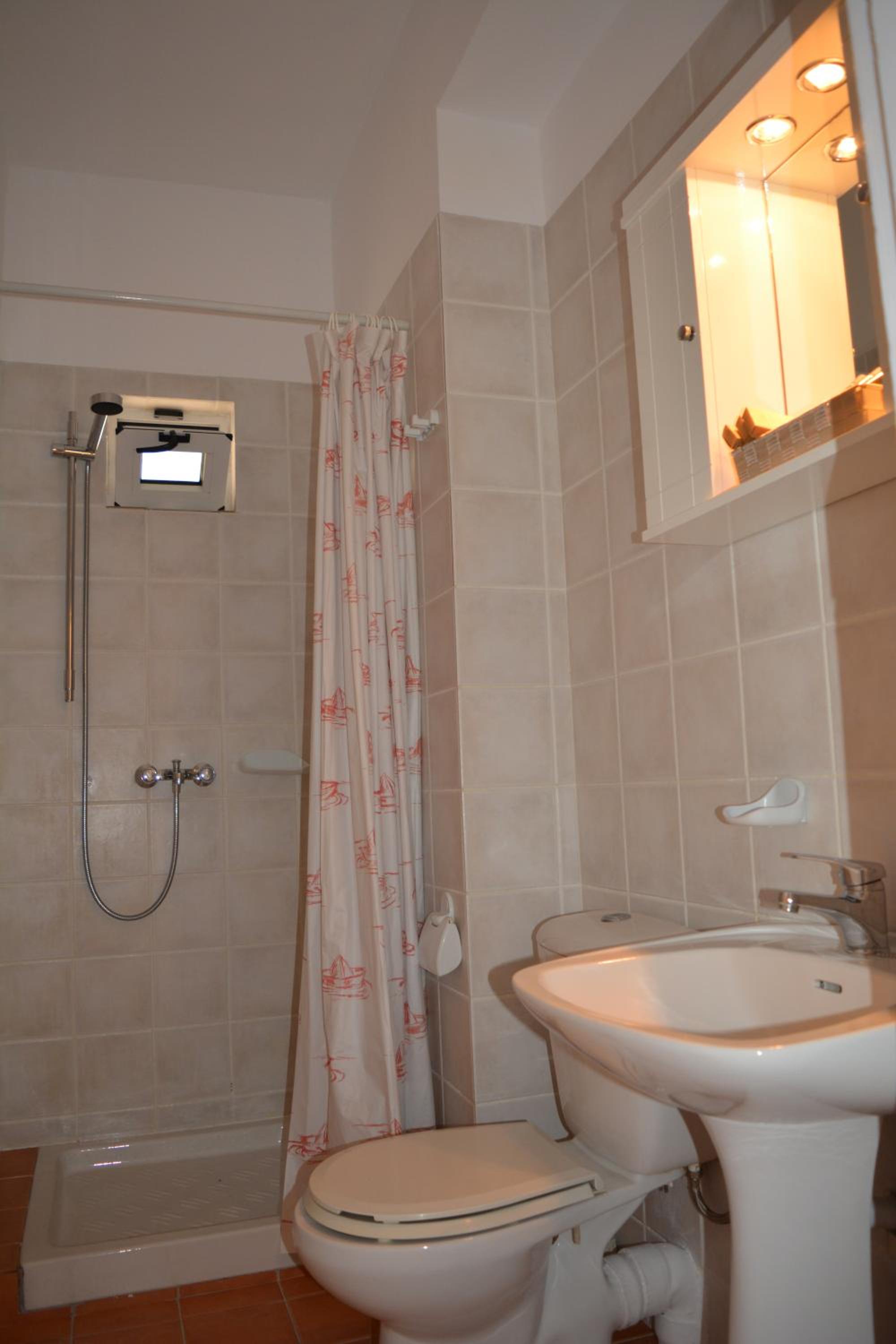 Raph's Studios-Apts By The Sea view 2