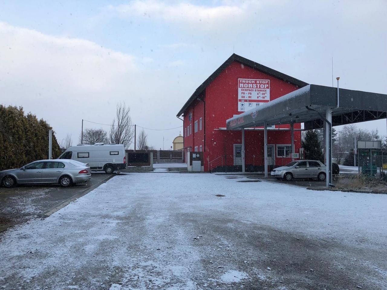 Motel Red Oil view 5