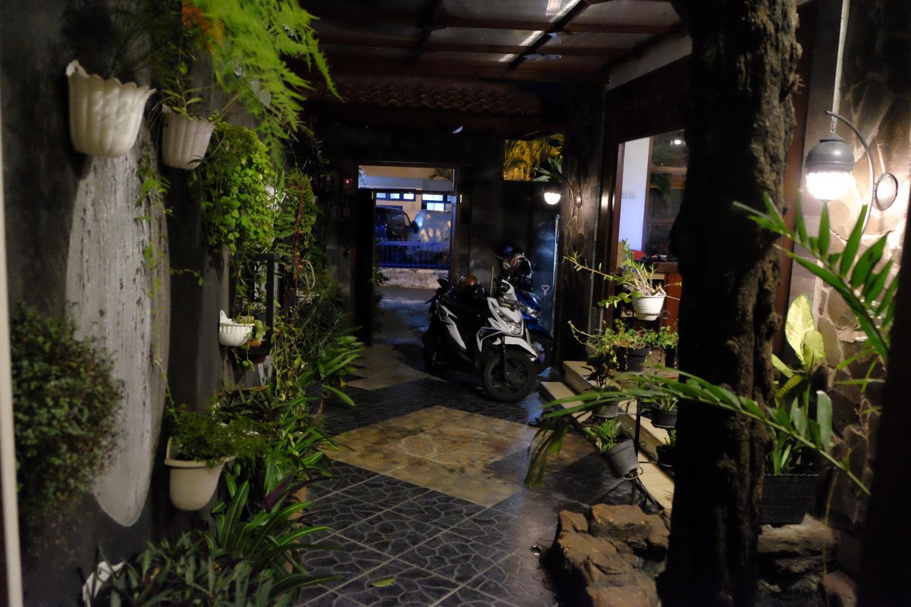 Puri Langenarjan Guest House, Yogyakarta - 12