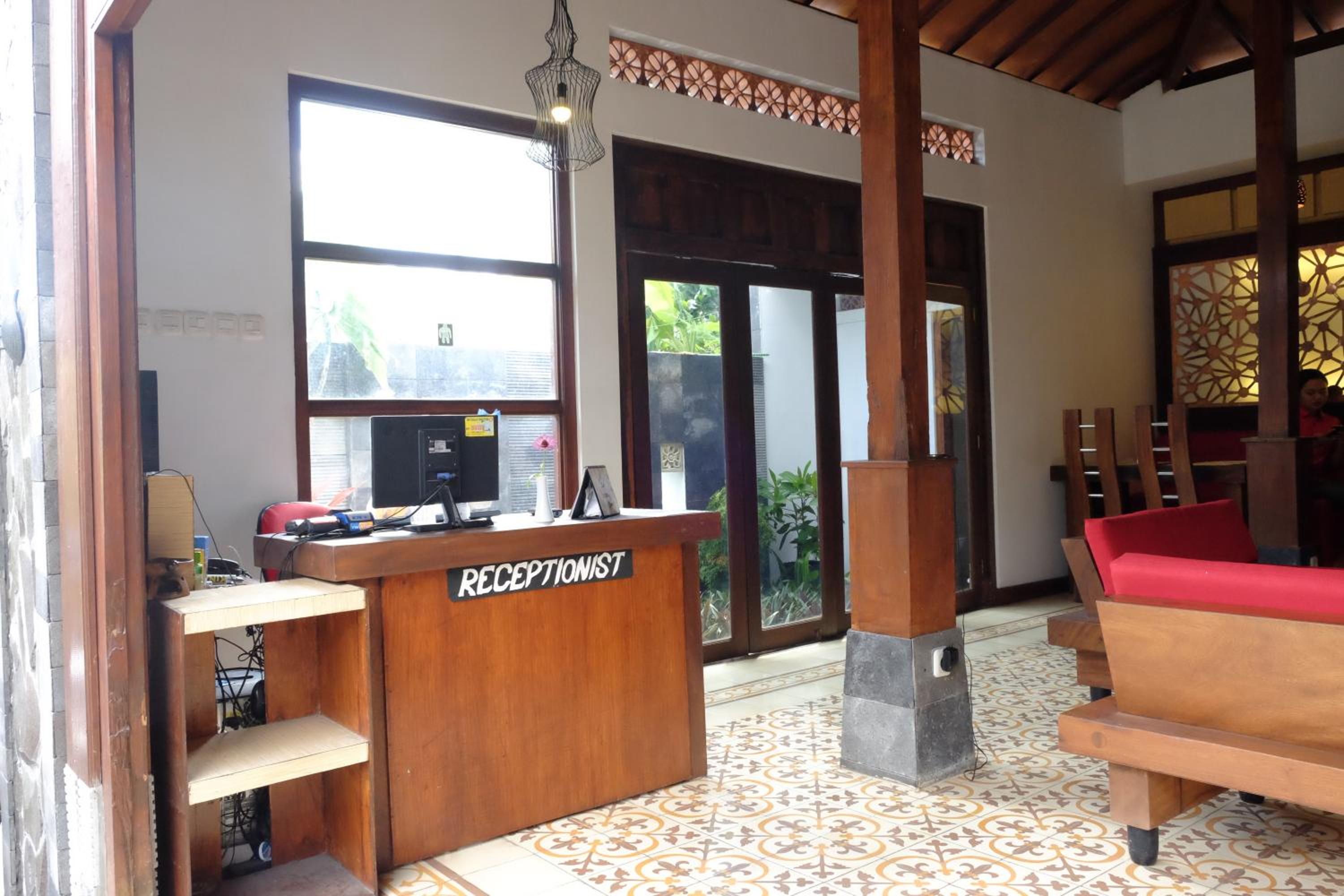 Puri Langenarjan Guest House, Yogyakarta - 10