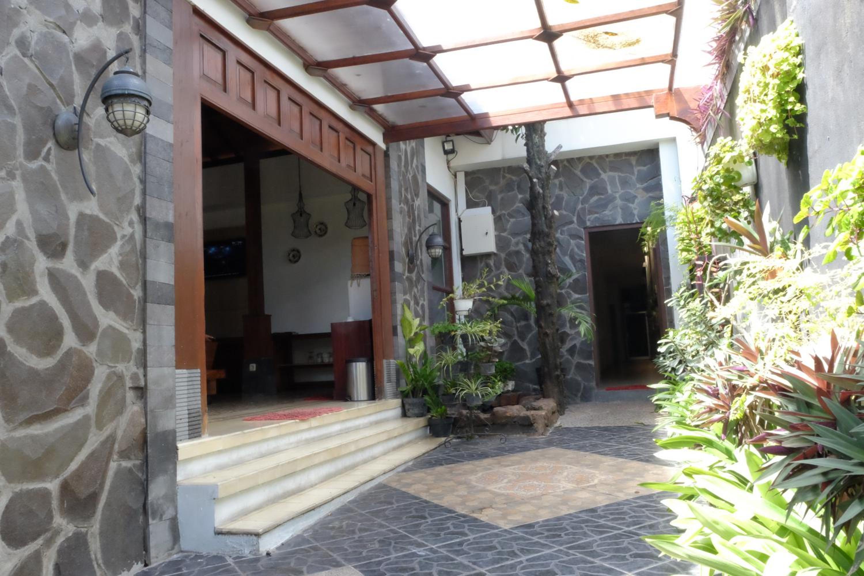 Puri Langenarjan Guest House, Yogyakarta - 16