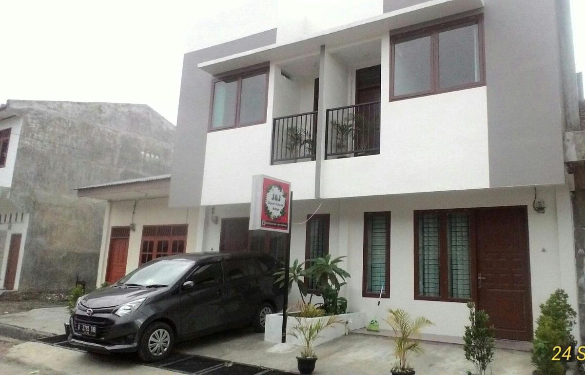 Balige J&J Guest House 2 view 3