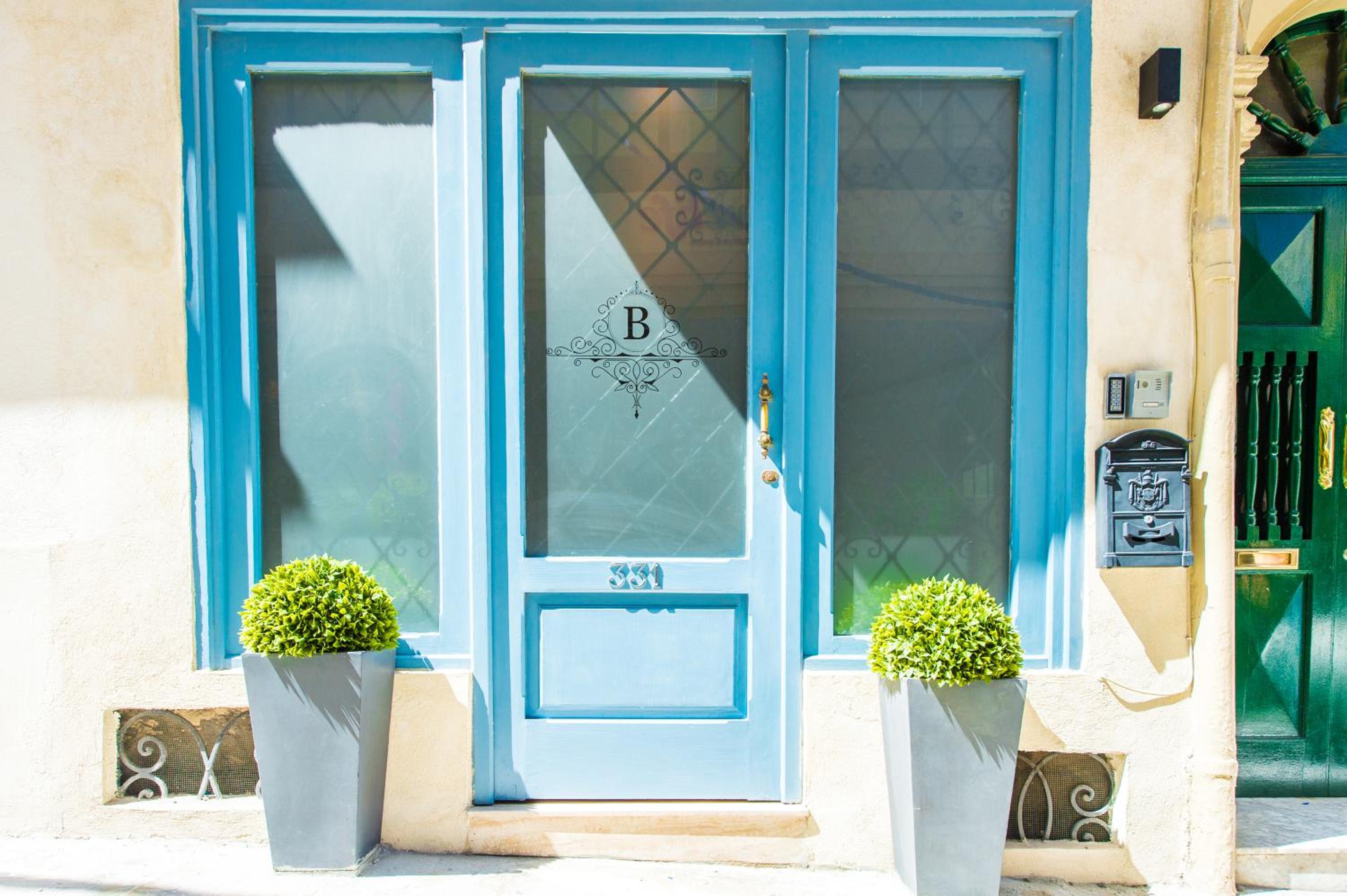 Sliema Vacations - Backstage Boutique Music Themed Townhouse - Property Image 1