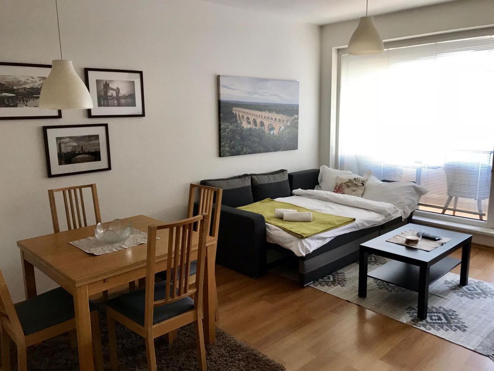 BL City View Apartment, 24hr Self Check-in, Free Private Parking, Panoramic View from Balcony, 5-minute walk to City Centre view 5