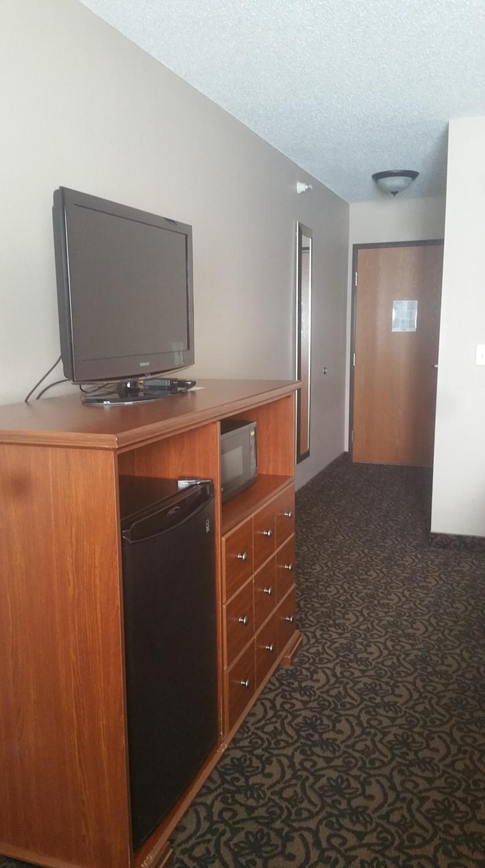 Canby Inn and Suites