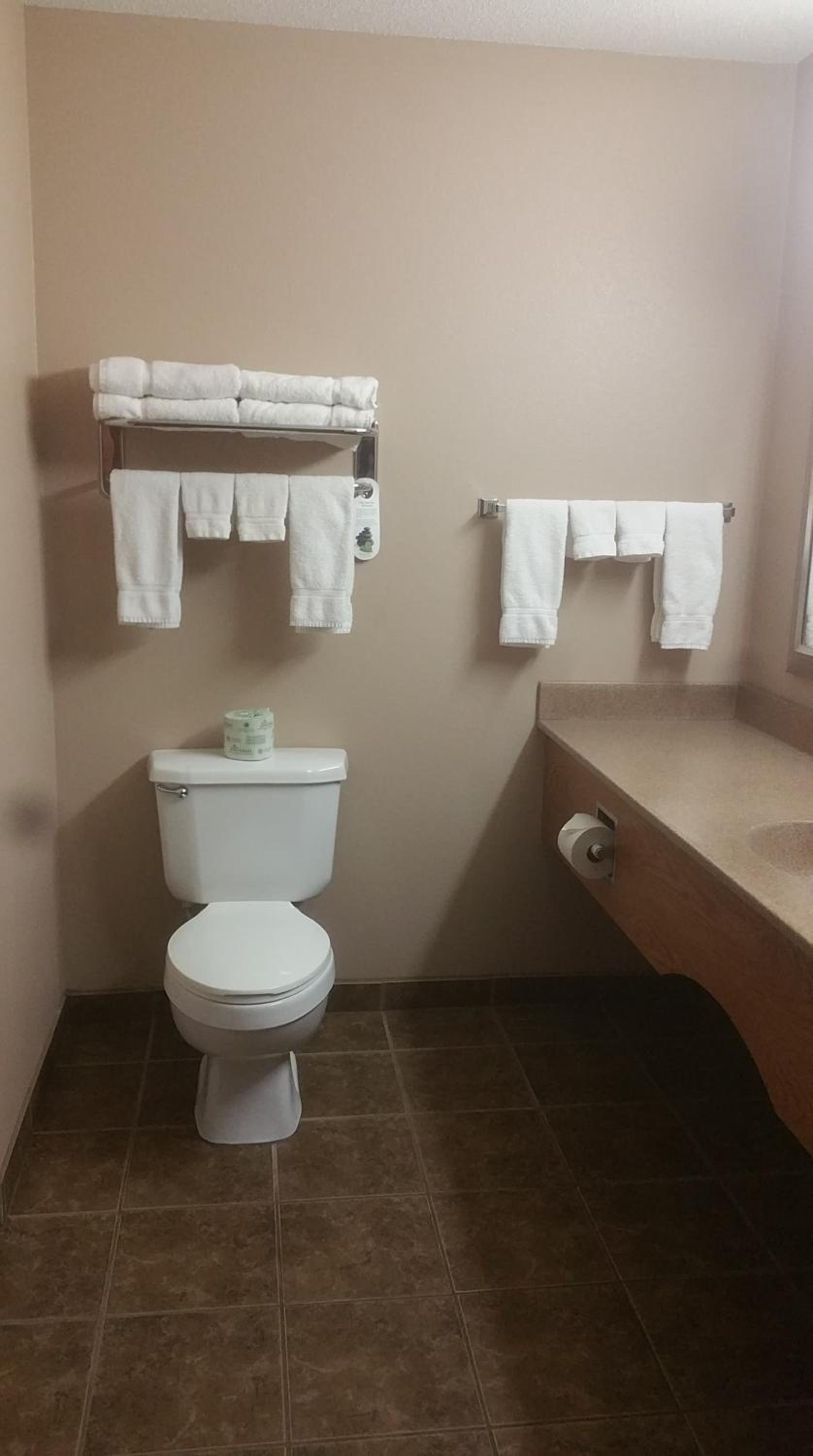Canby Inn and Suites