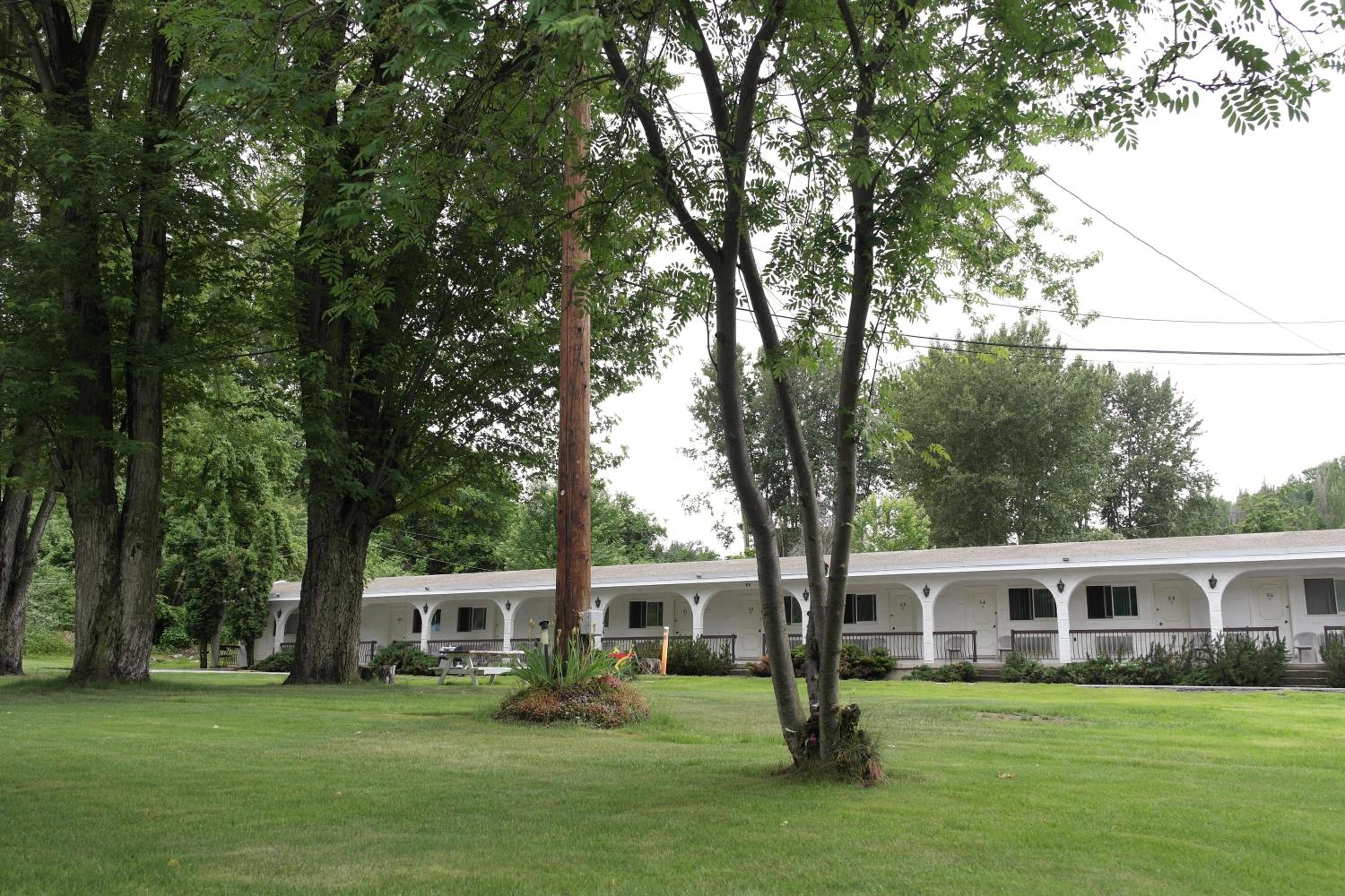 Ray Lyn Motel