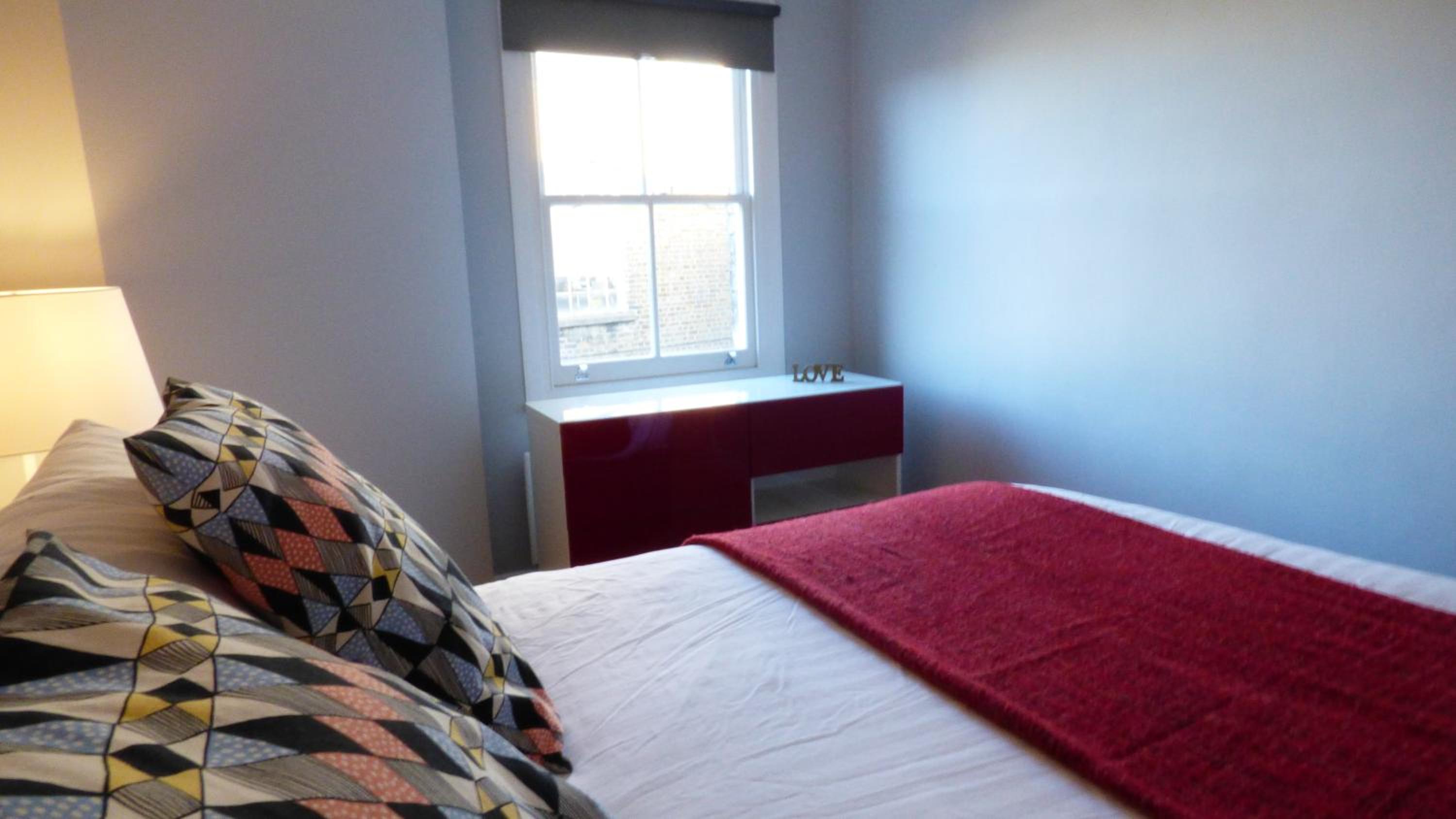 Trendy 2 Bedroom apartment in vibrant Shoreditch, central London zone 1 free WiFi - sleeps 4+2