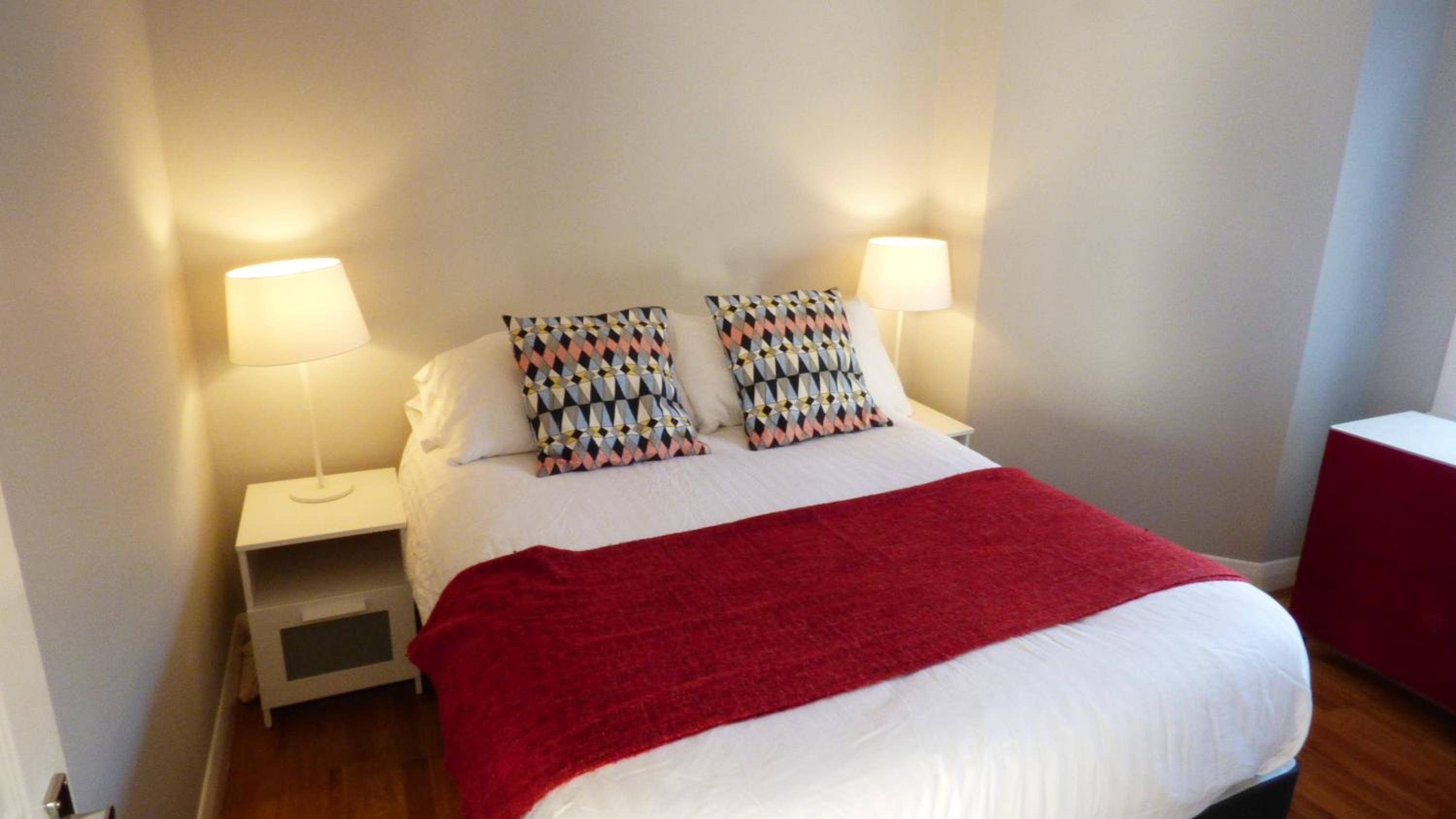 Trendy 2 Bedroom apartment in vibrant Shoreditch, central London zone 1 free WiFi - sleeps 4+2