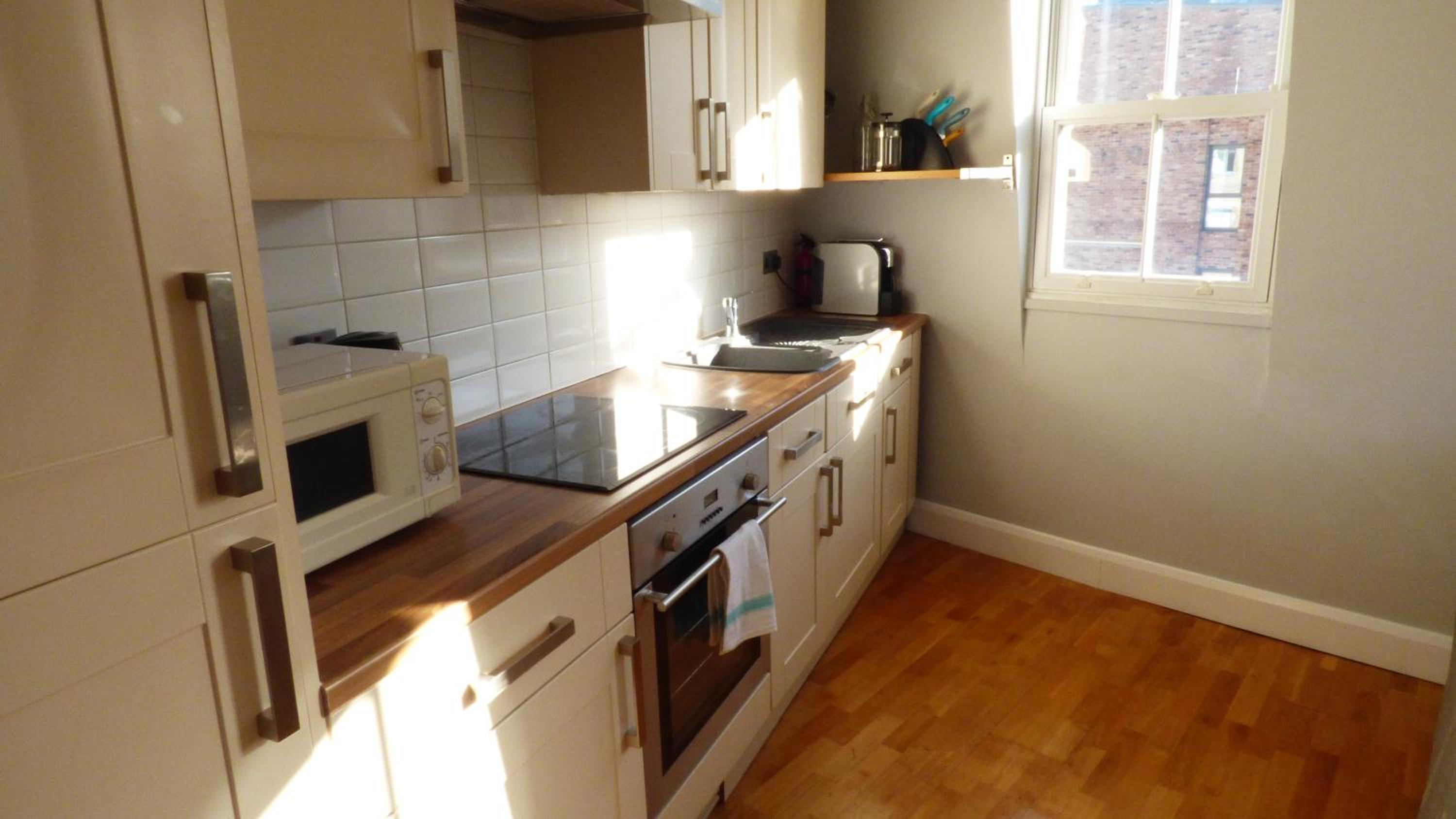 Trendy 2 Bedroom apartment in vibrant Shoreditch, central London zone 1 free WiFi - sleeps 4+2