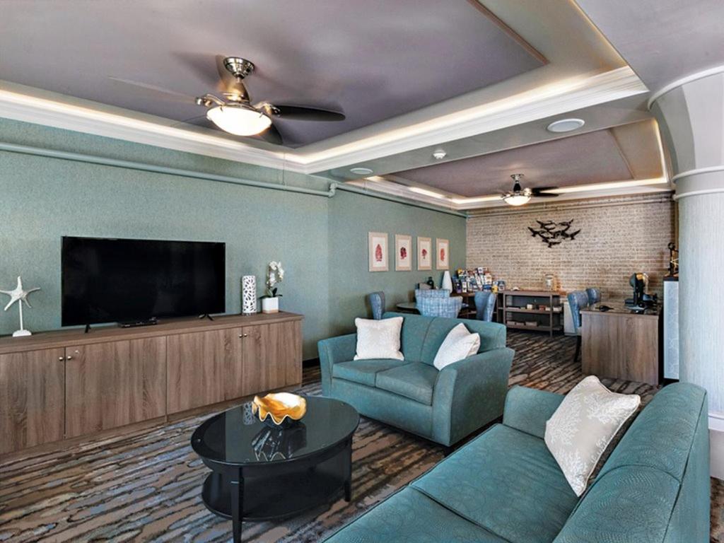 Reges Oceanfront Resort