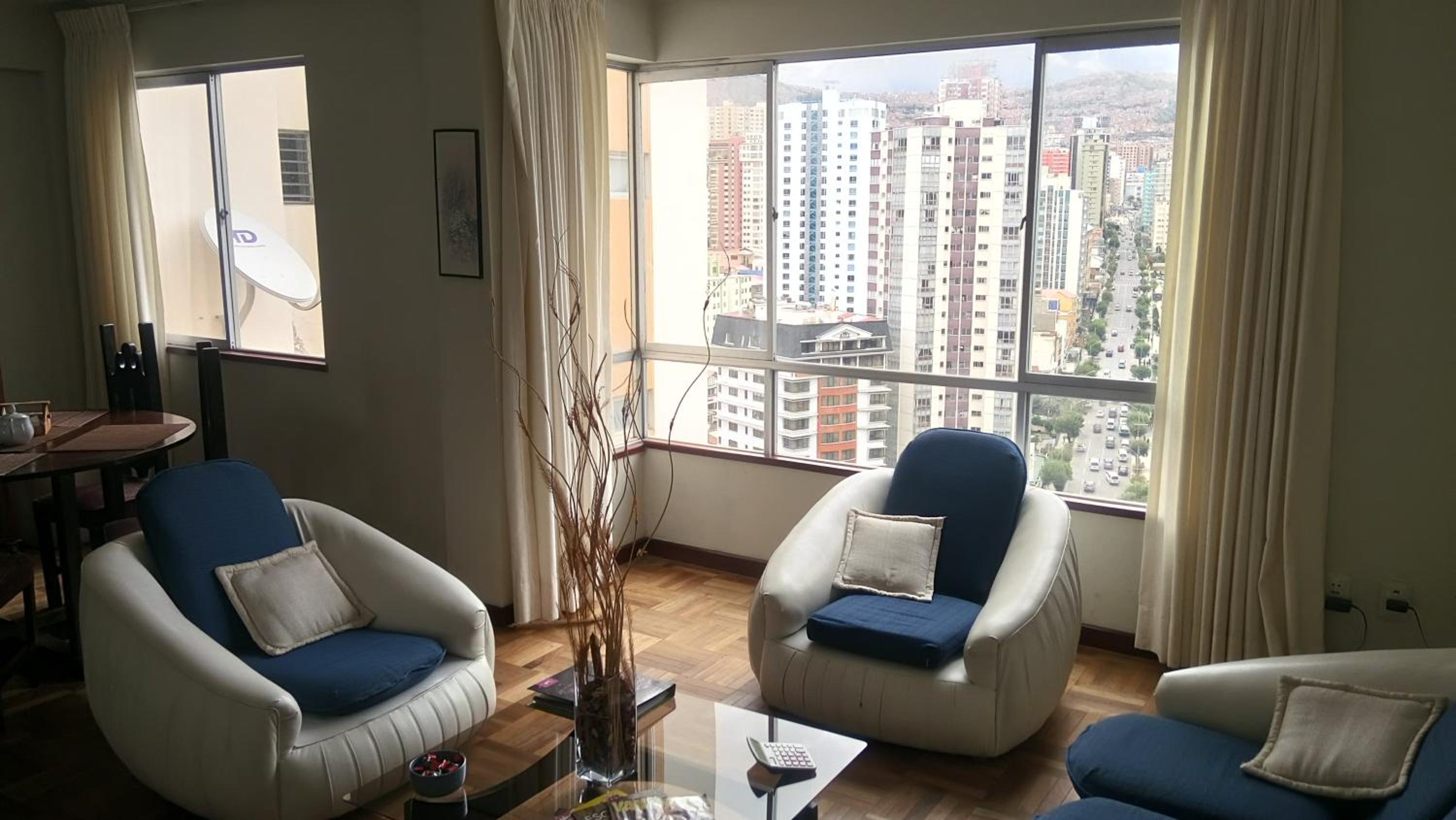 APARTAMENTO PRIVADO Piso 20a, CENTRICO, CERCA EMBAJADA USA, TELEFERICOS, MALLS, VISTAS 360, SOLEADO, ZONA SEGURA, CONCIERTOS view 5