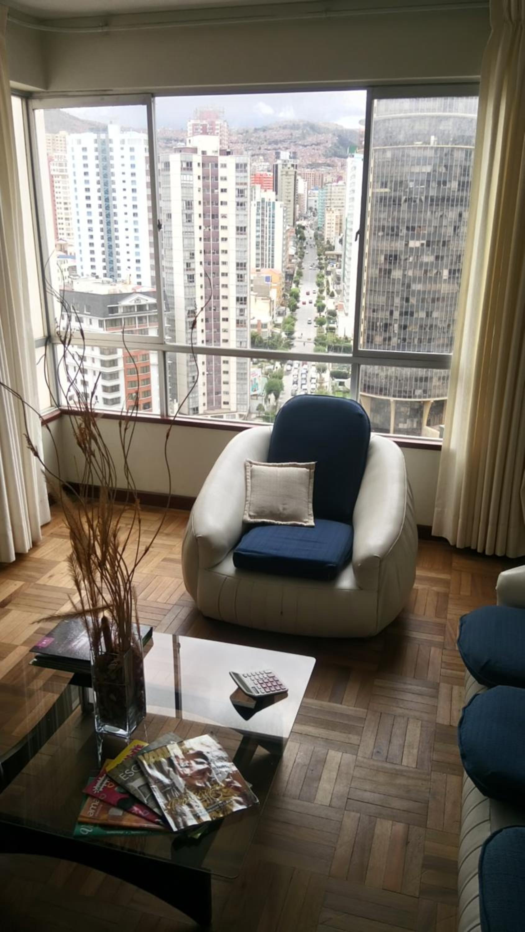 APARTAMENTO PRIVADO Piso 20a, CENTRICO, CERCA EMBAJADA USA, TELEFERICOS, MALLS, VISTAS 360, SOLEADO, ZONA SEGURA, CONCIERTOS view 3