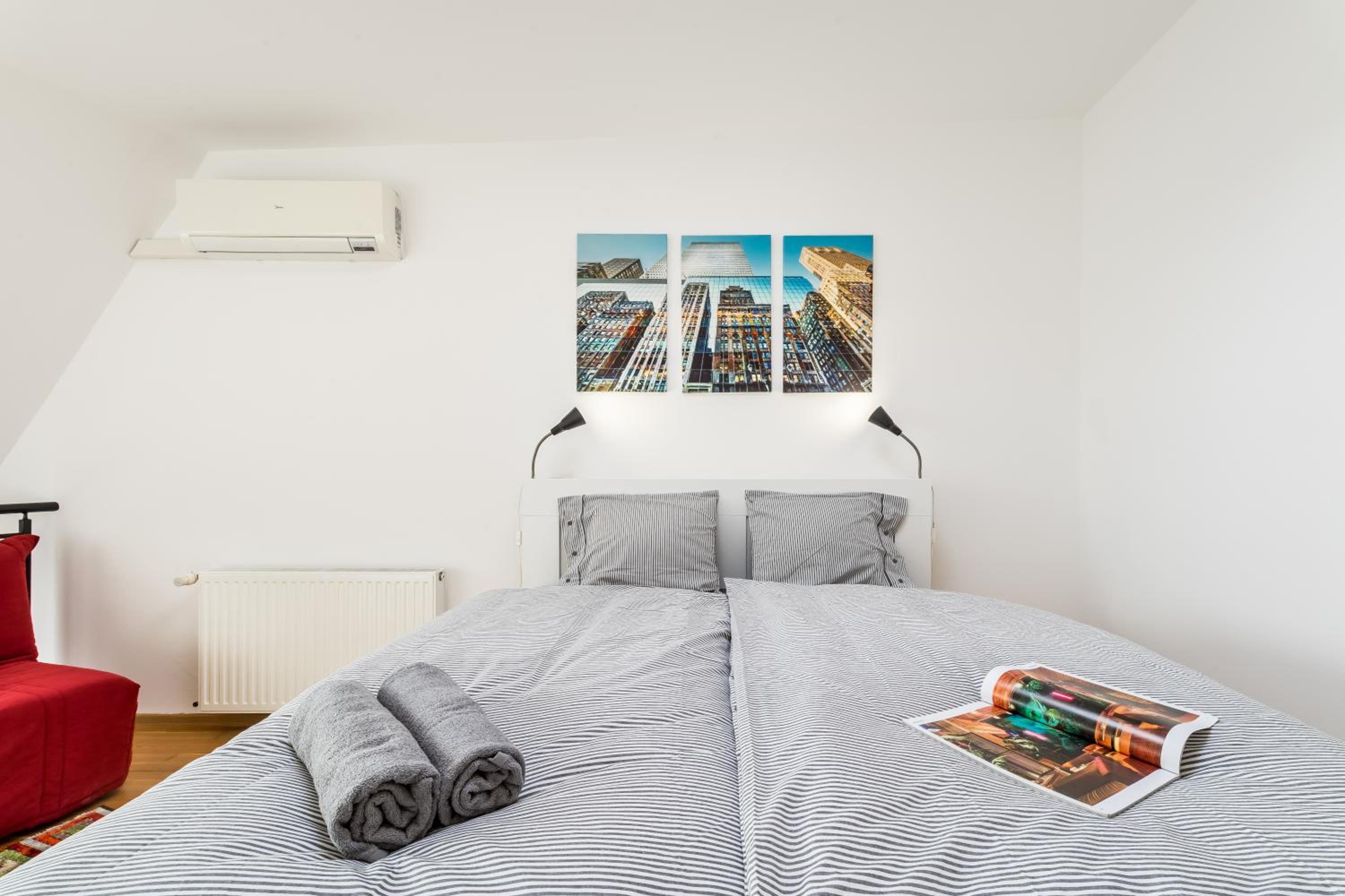 BpR SOHO Boutique Home with AC view 4