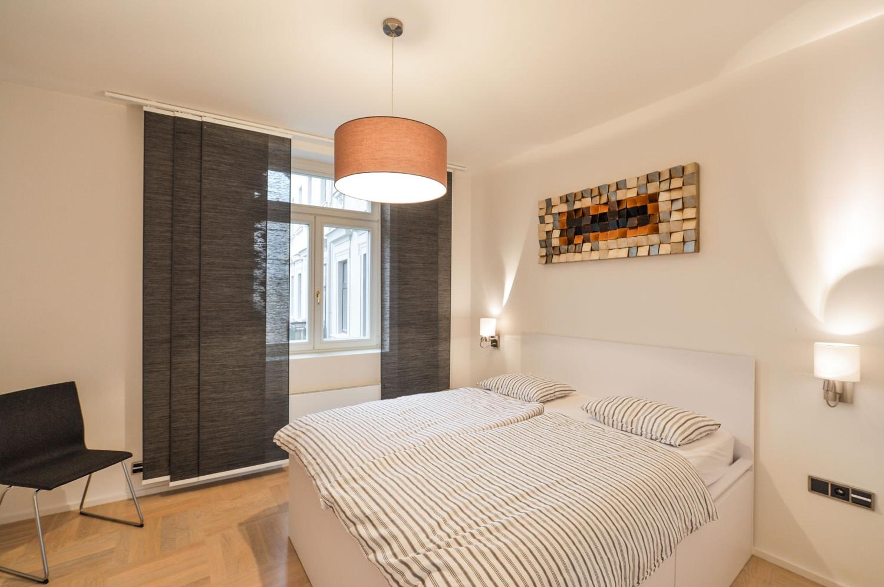 Modern Apt with portable AC and Cozy Terrace
