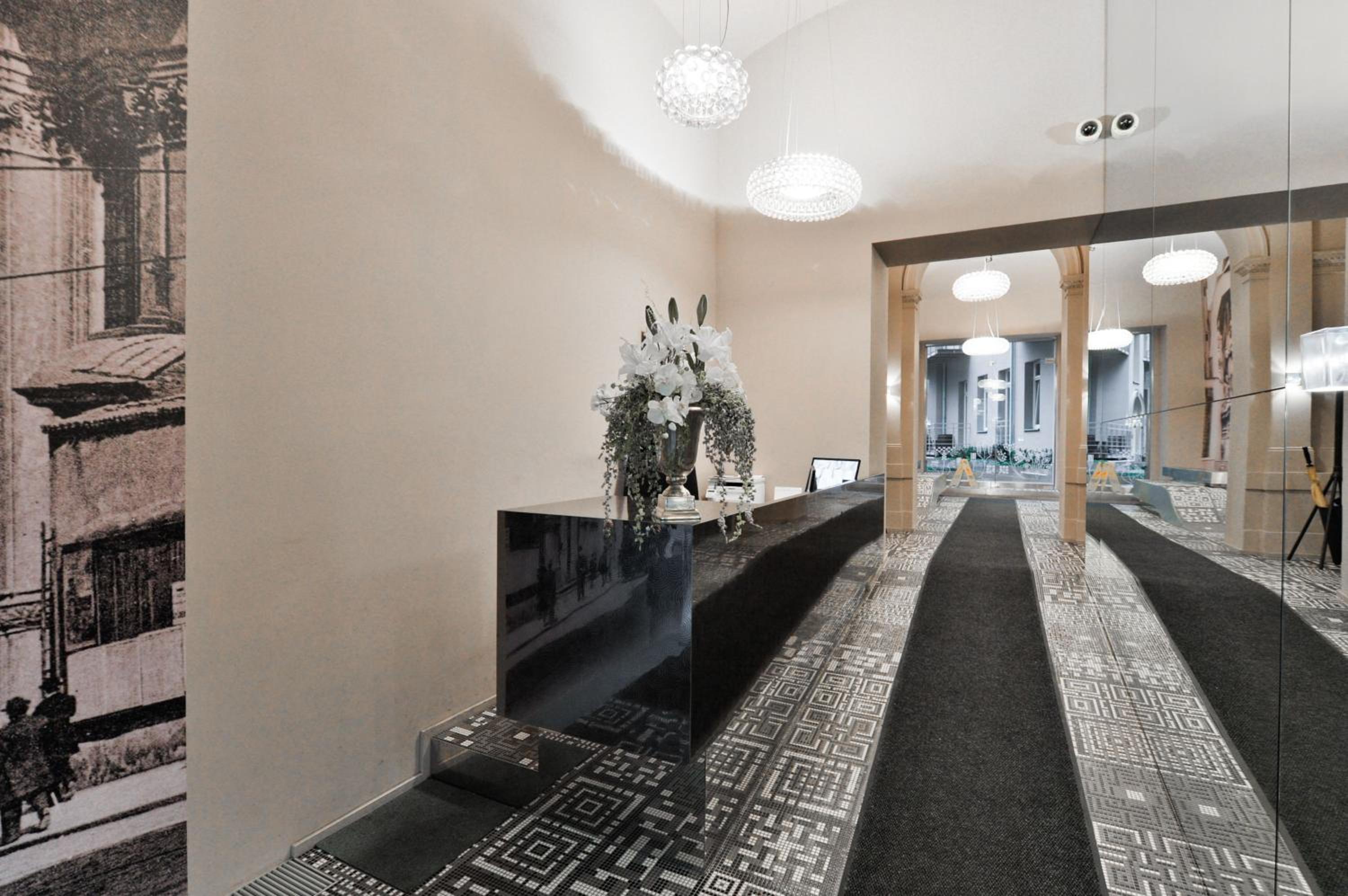 Modern Apt with portable AC and Cozy Terrace