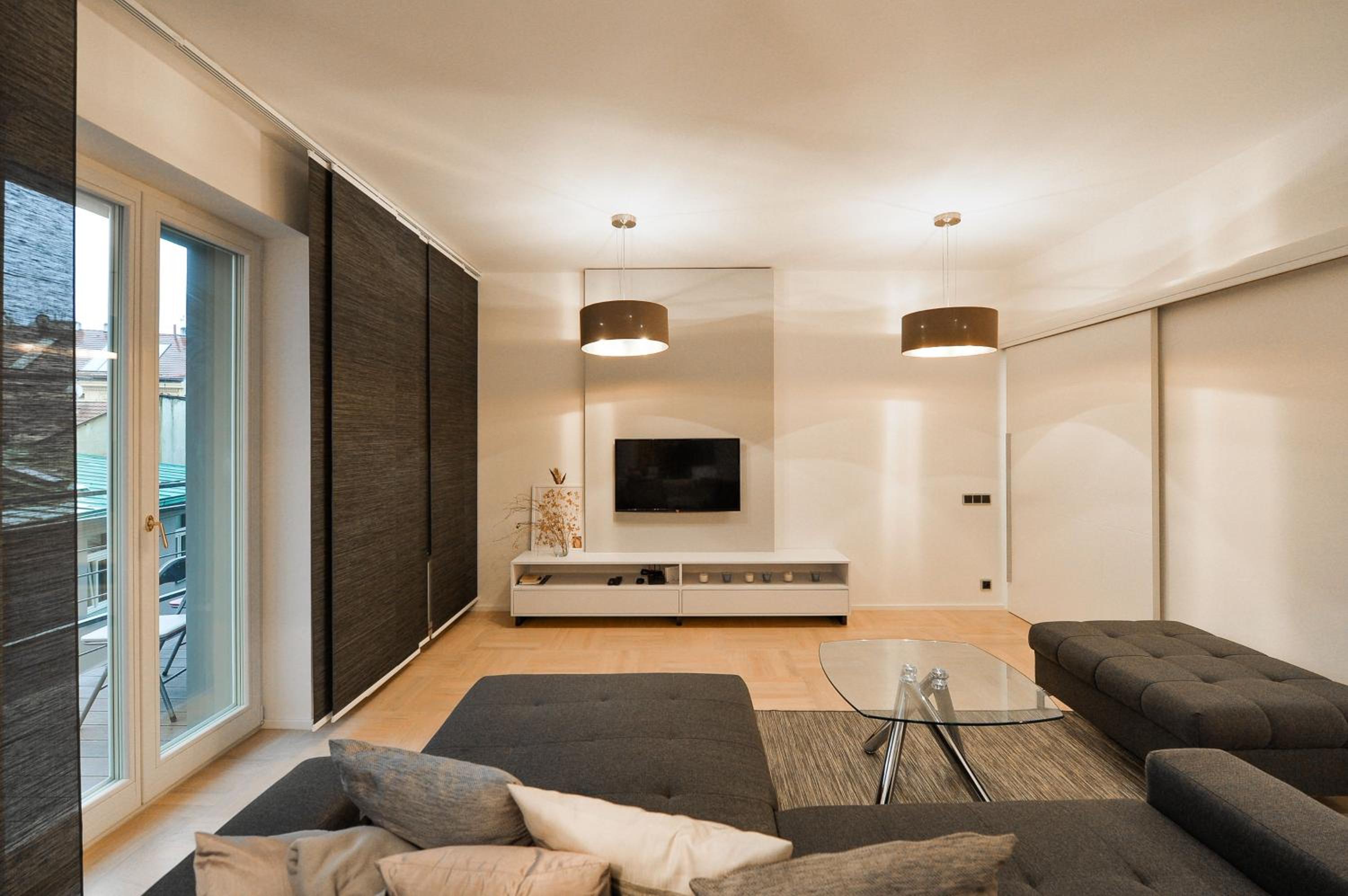 Modern Apt with portable AC and Cozy Terrace