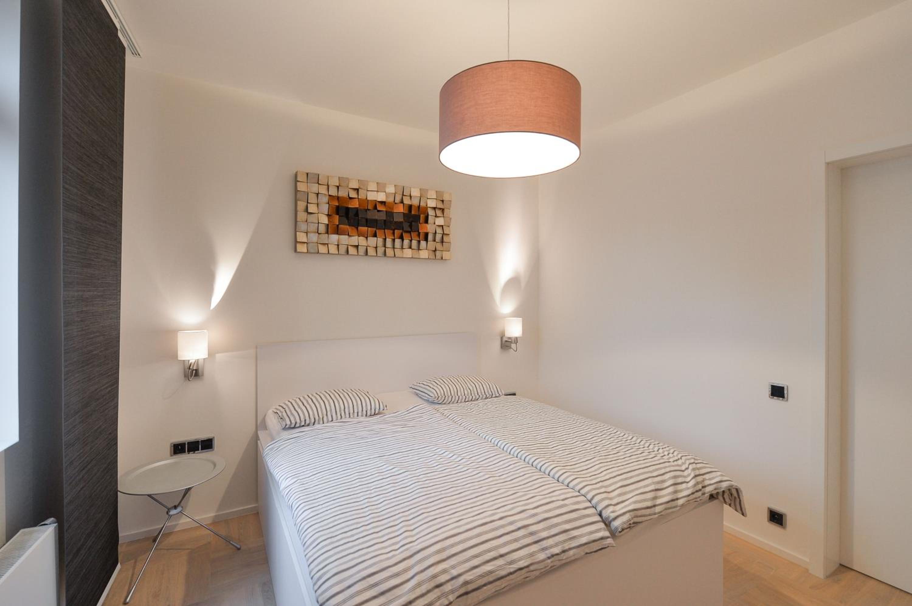 Modern Apt with portable AC and Cozy Terrace
