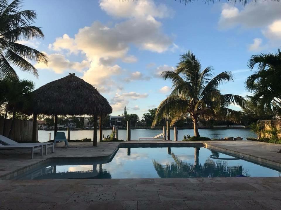 Miami Beach Waterfront - Image 2