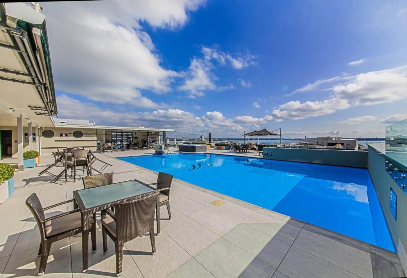 Beautiful and Spacious 1BR in CBD by Zodiak Stays view 2