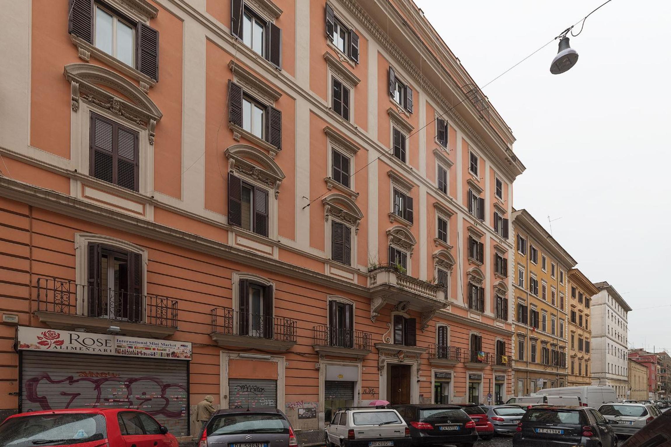 GuestHost - Vittorio Emmanuele & Colosseo Studio