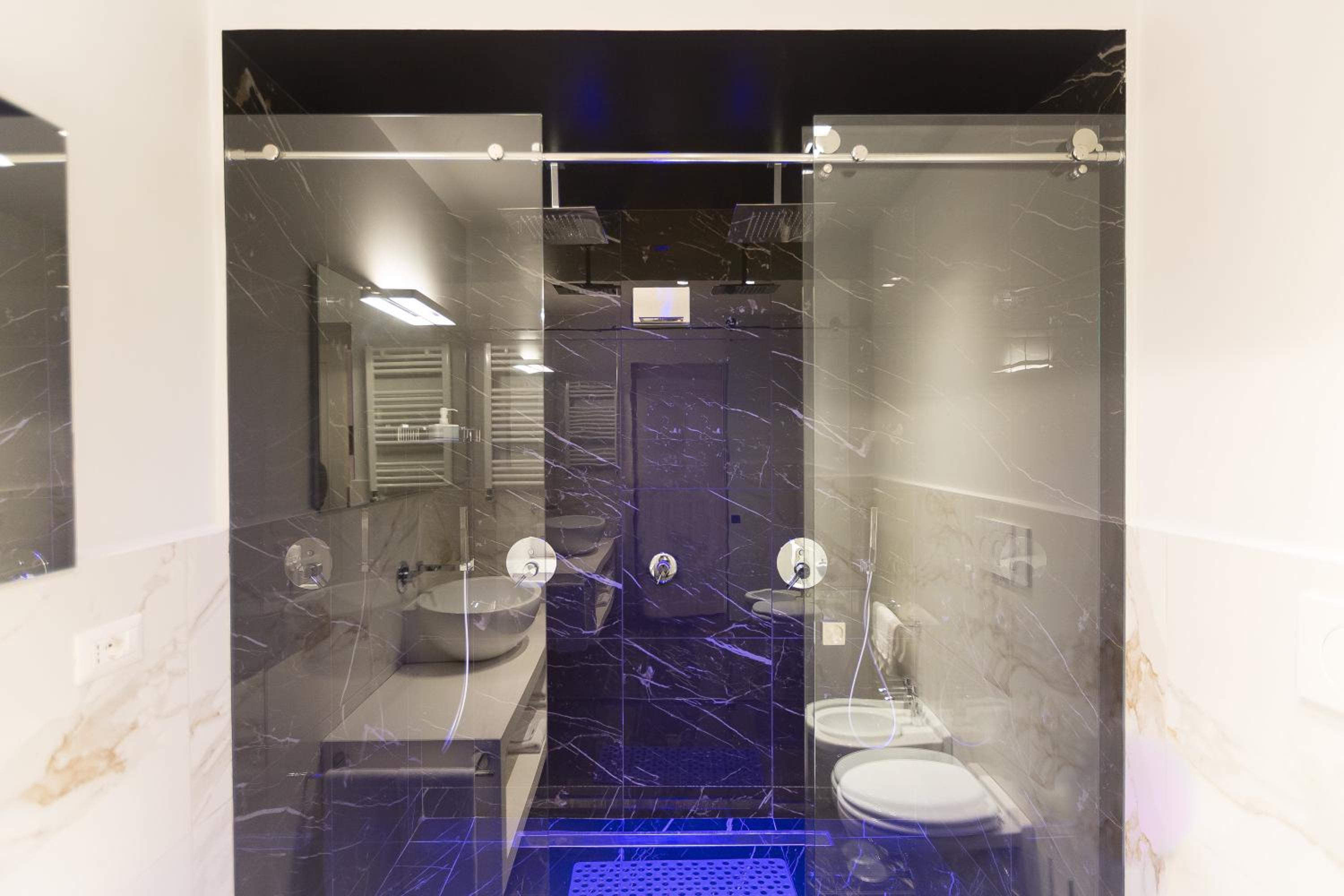 Tritone 125 Suite en Rome — bathroom
