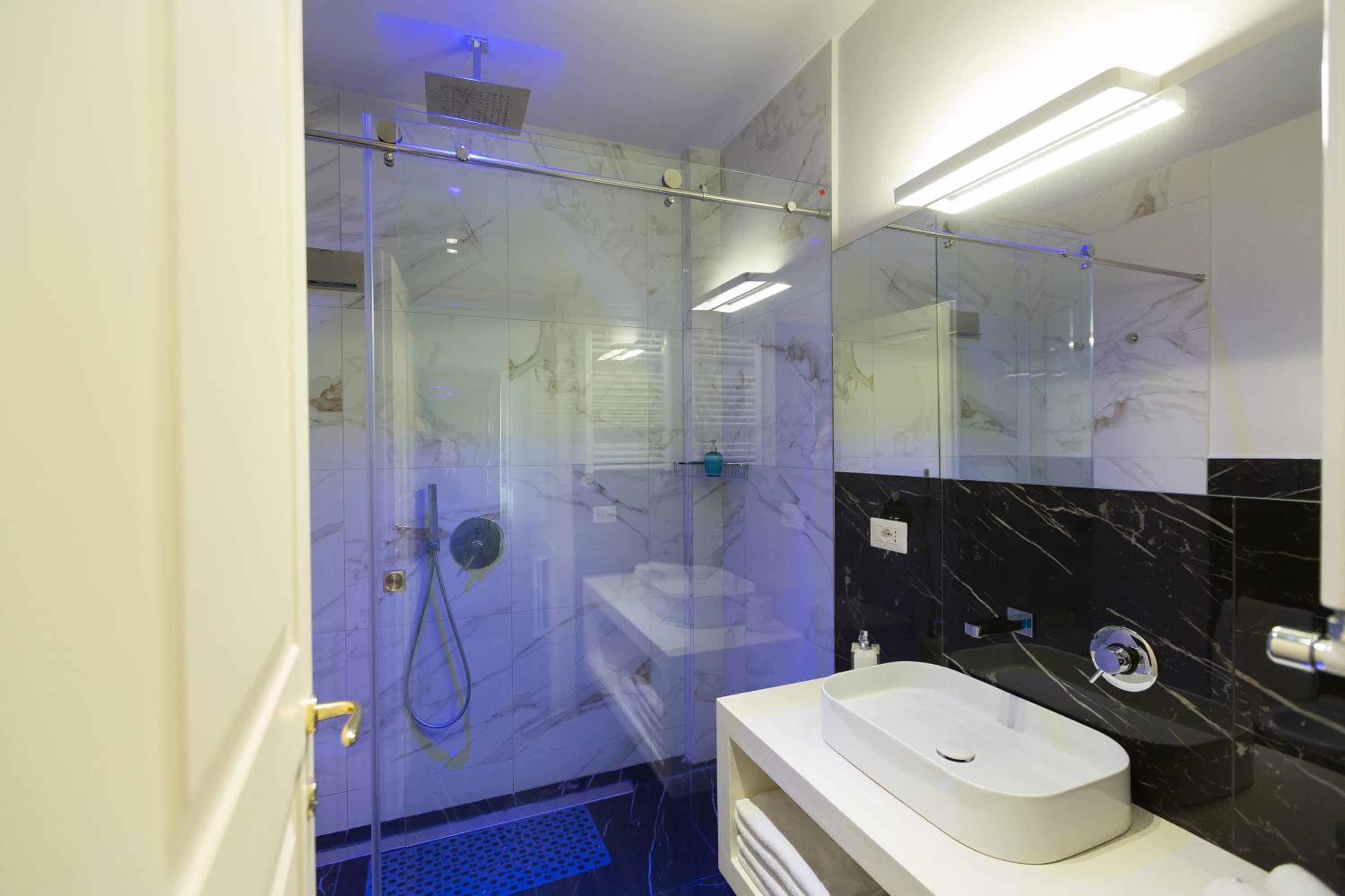 Tritone 125 Suite en Rome — bathroom
