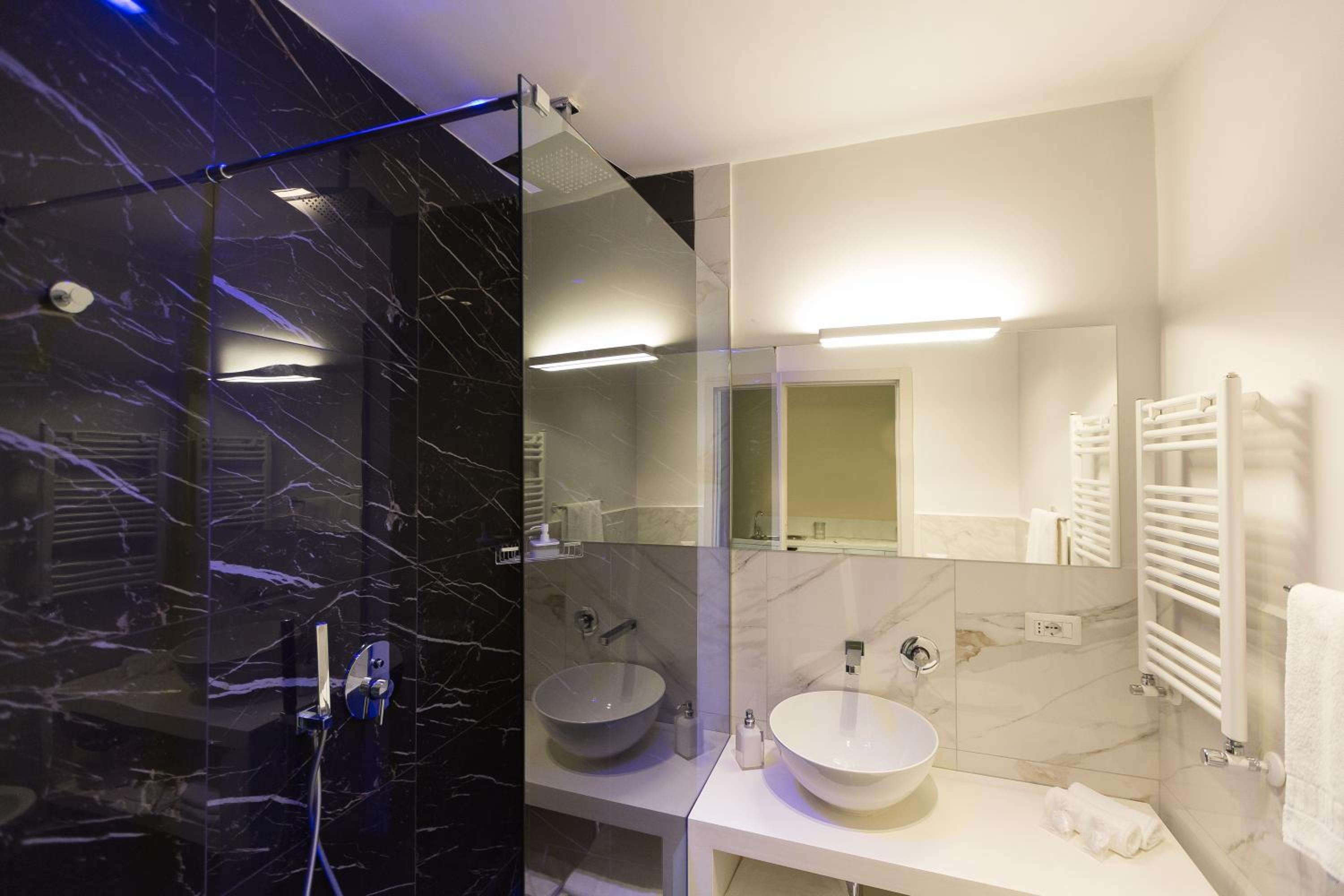 Tritone 125 Suite en Rome — bathroom