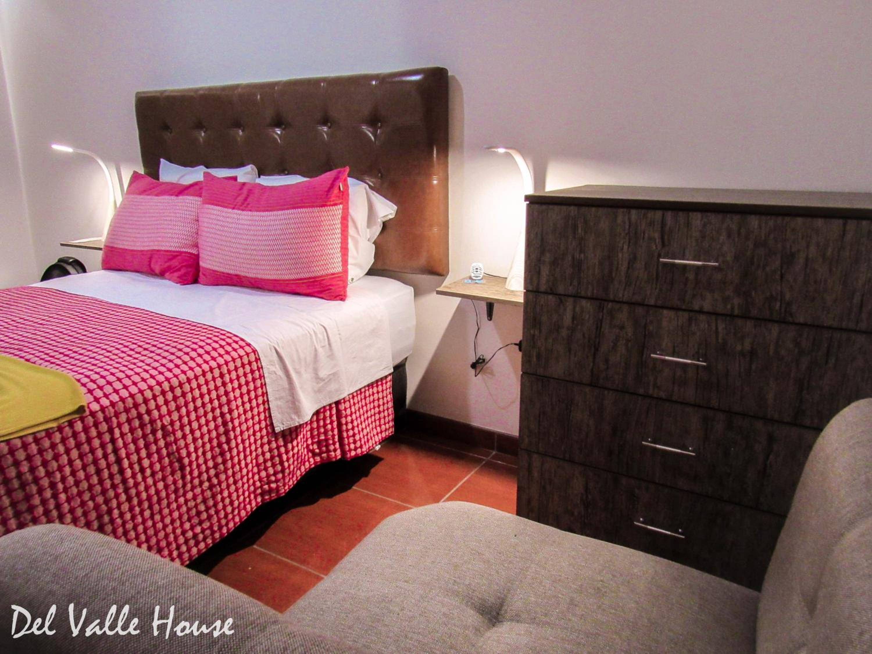 Del Valle House