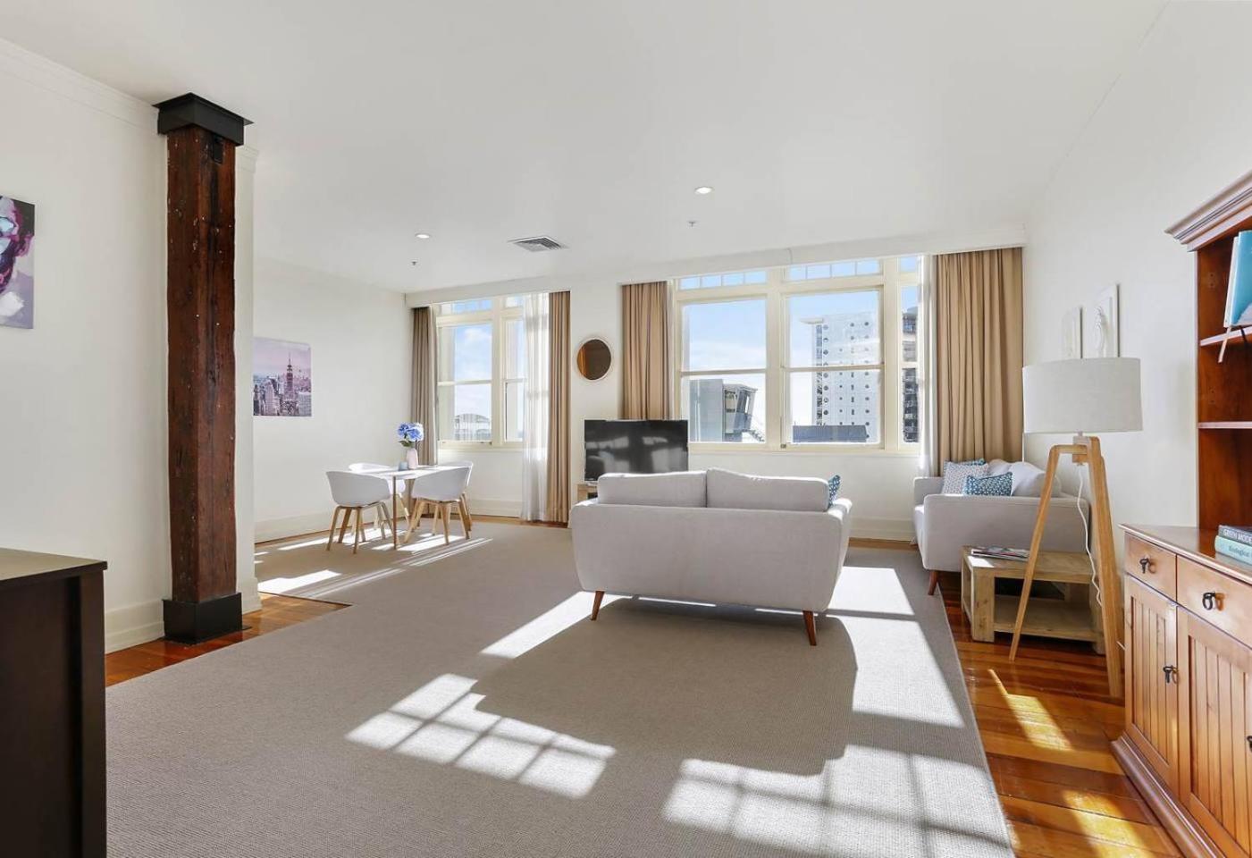Beautiful and Spacious 1BR in CBD by Zodiak Stays view 5