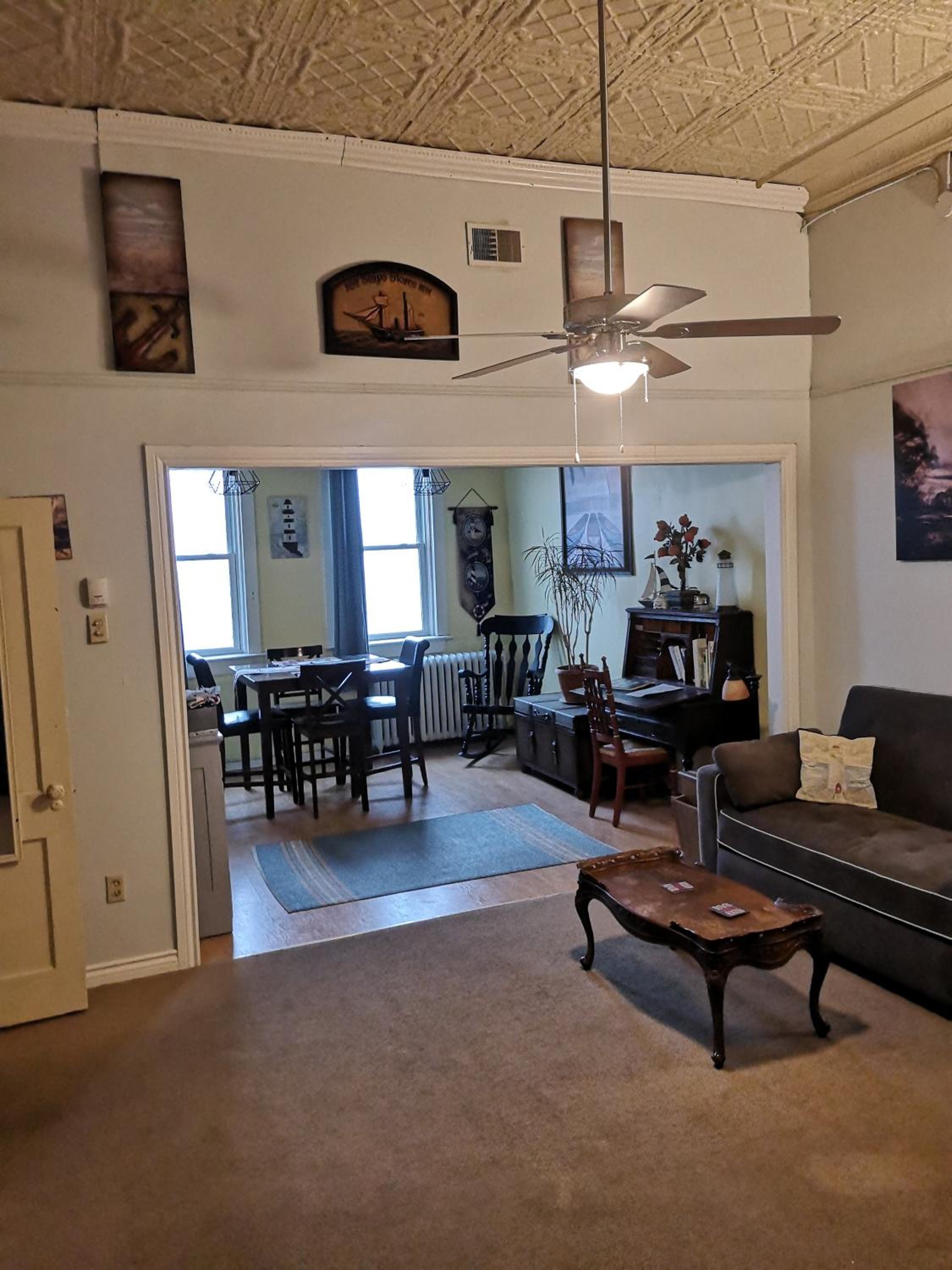 Canalside Restaurant & Inn