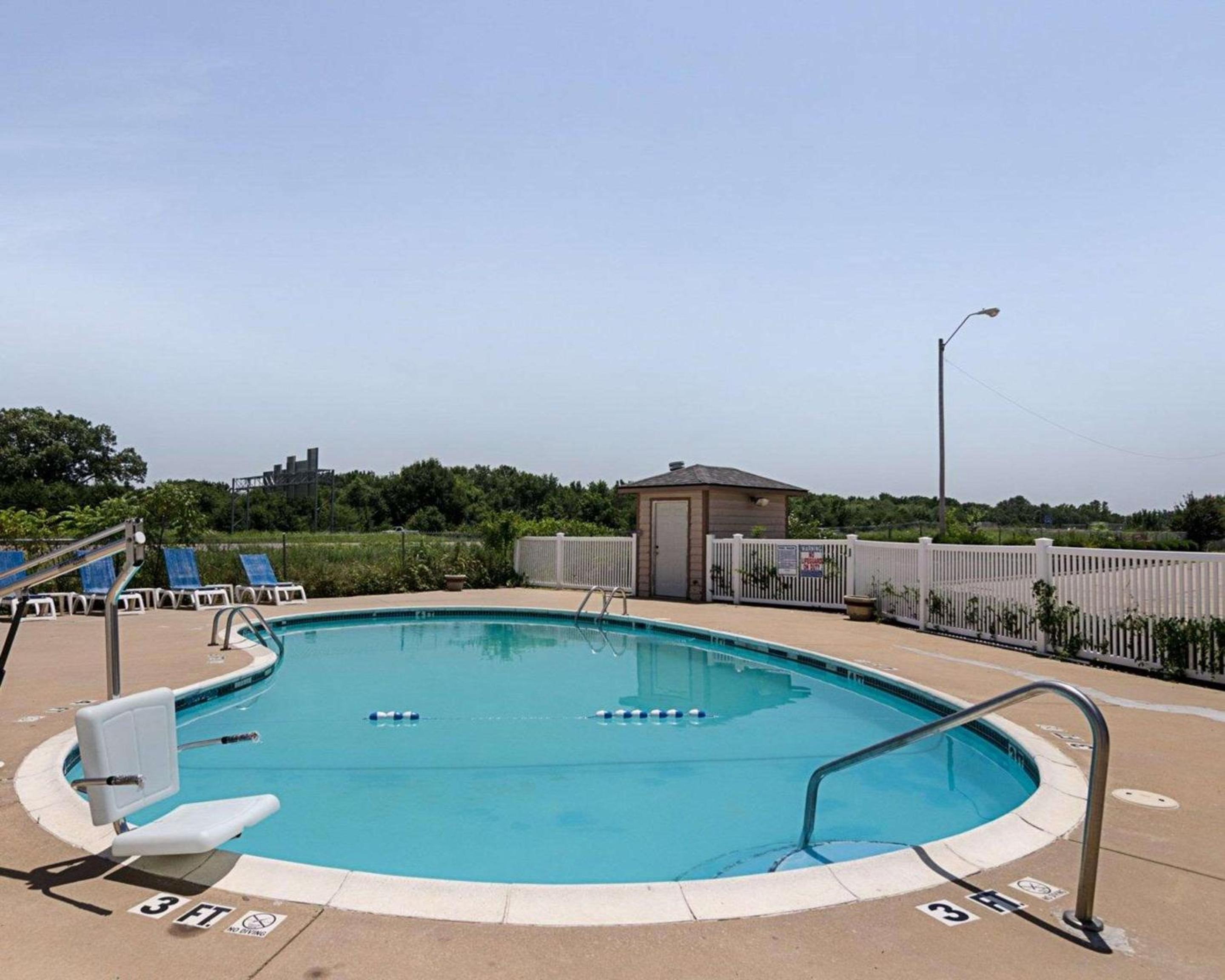 Sonesta Essential Van Buren-Fort Smith view 3