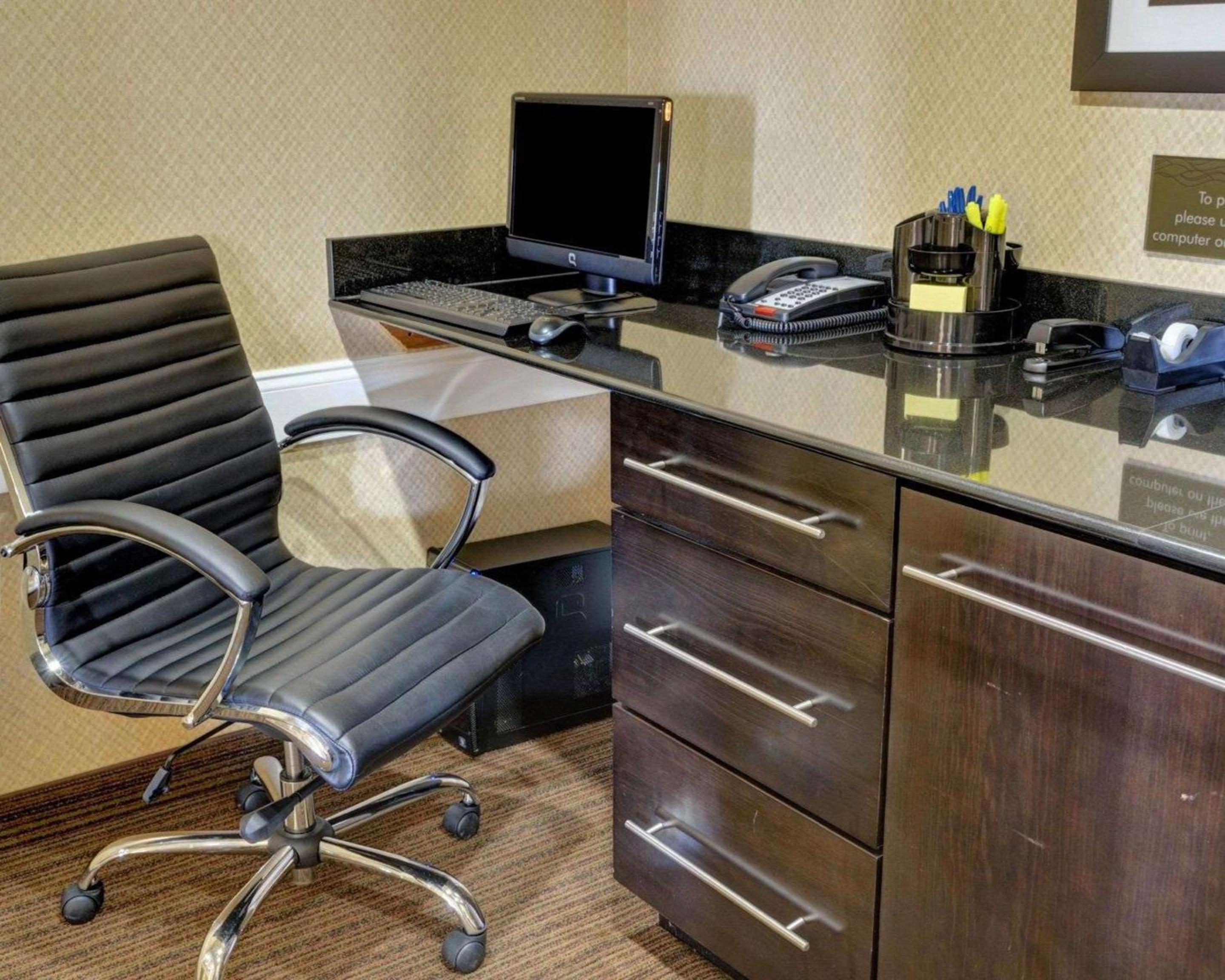 Fort Smith Vacations - Comfort Inn  Suites Fort Smith I-540 - Property Image 9