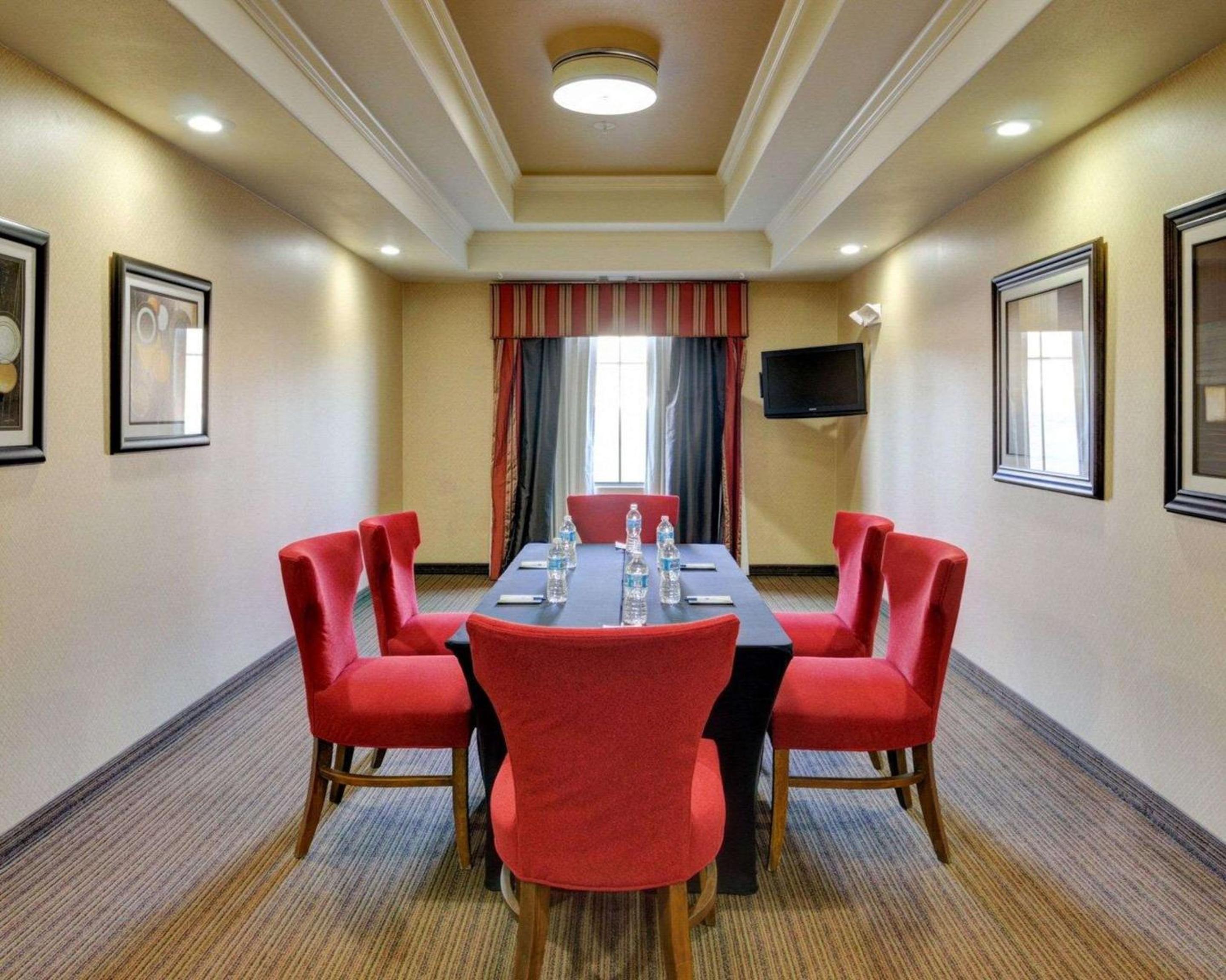 Fort Smith Vacations - Comfort Inn  Suites Fort Smith I-540 - Property Image 10