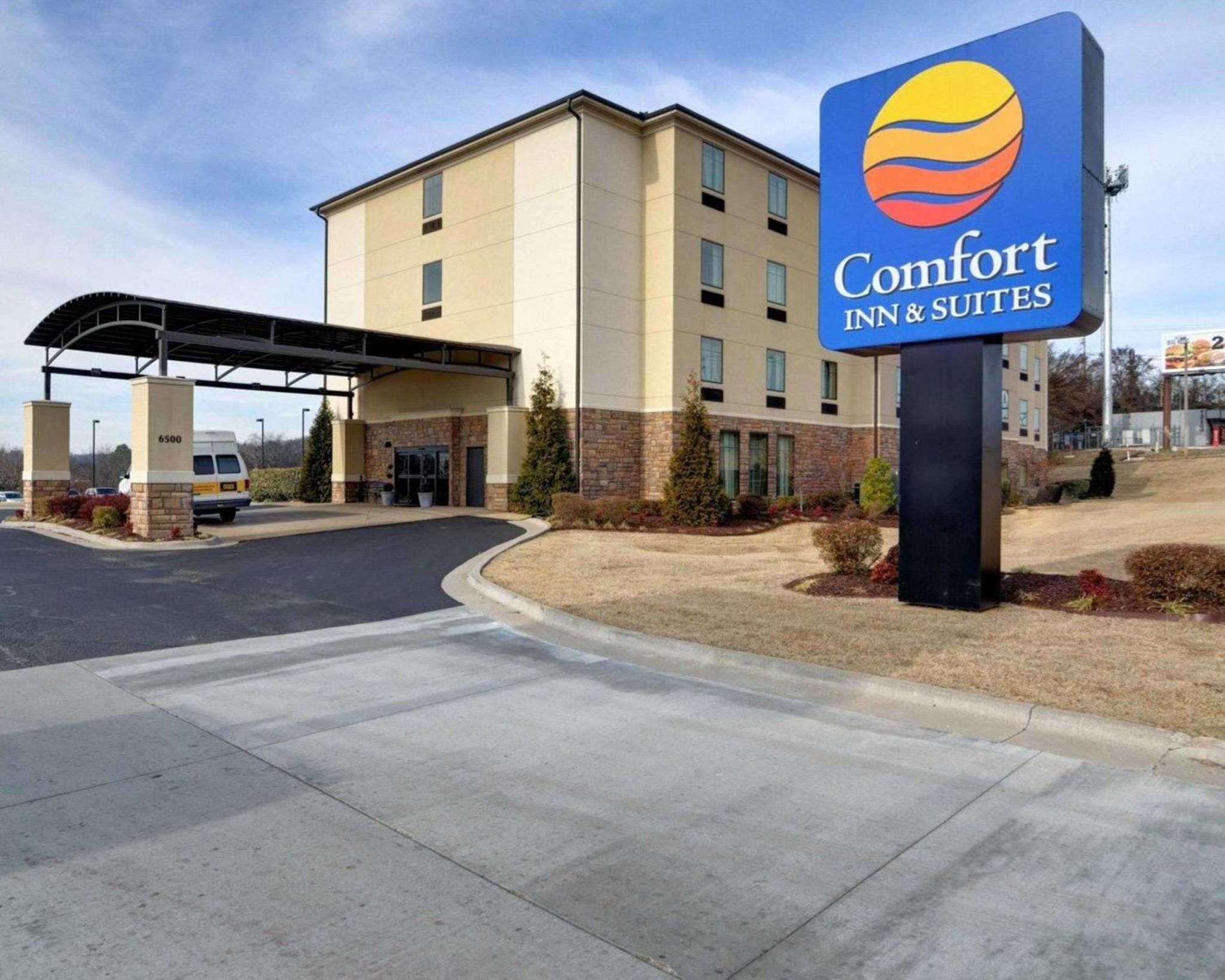 Fort Smith Vacations - Comfort Inn  Suites Fort Smith I-540 - Property Image 1