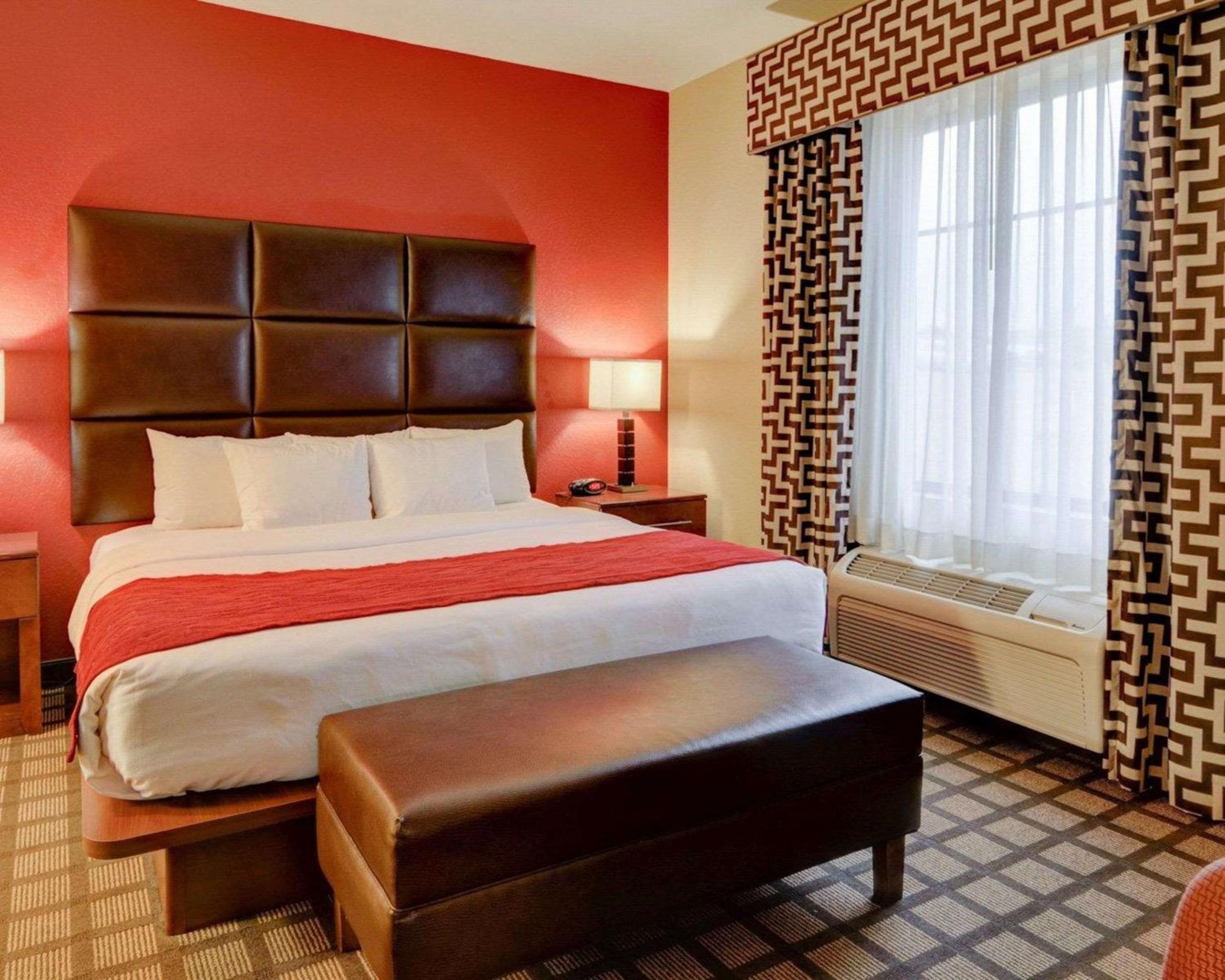 Fort Smith Vacations - Comfort Inn  Suites Fort Smith I-540 - Property Image 3