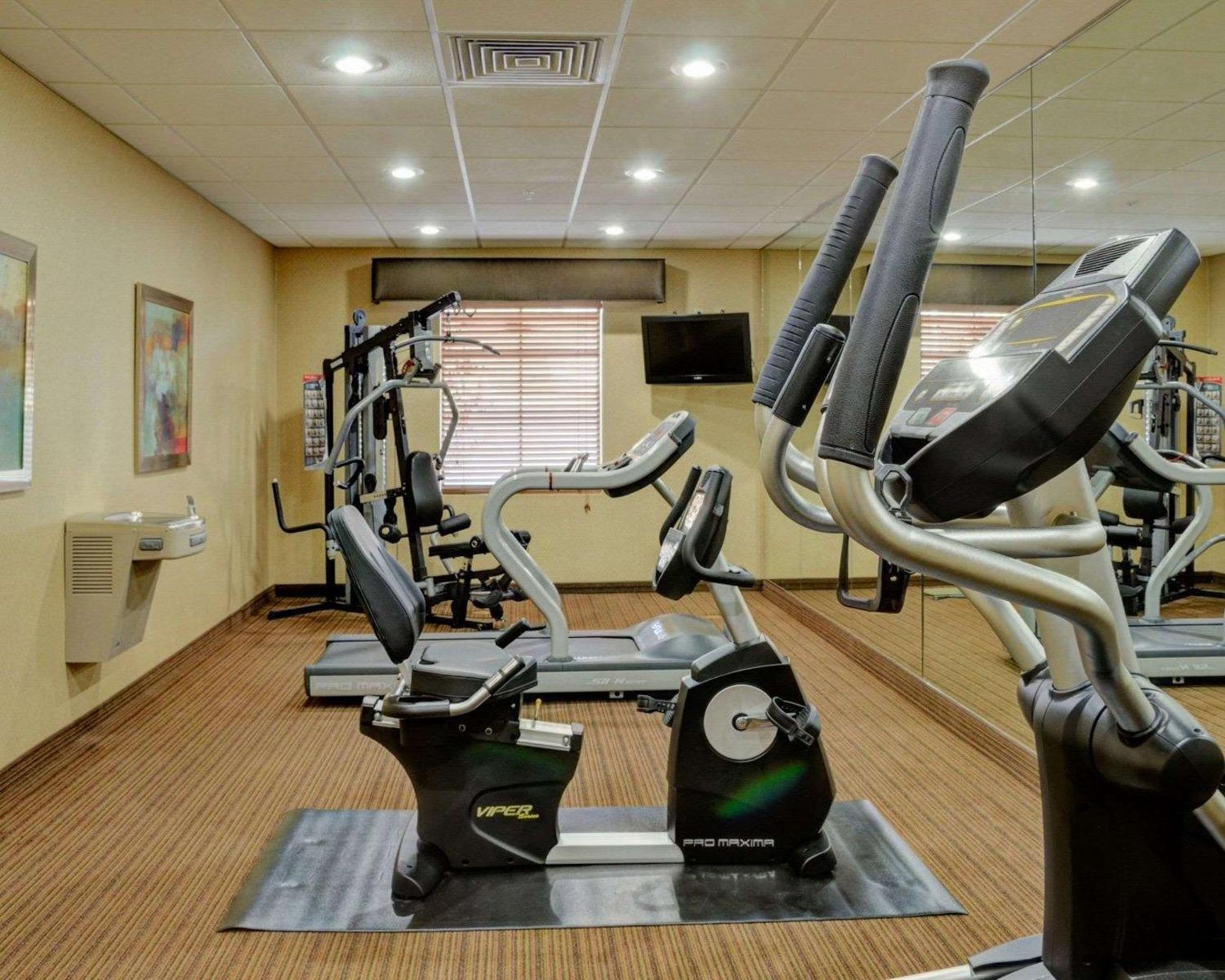 Fort Smith Vacations - Comfort Inn  Suites Fort Smith I-540 - Property Image 8