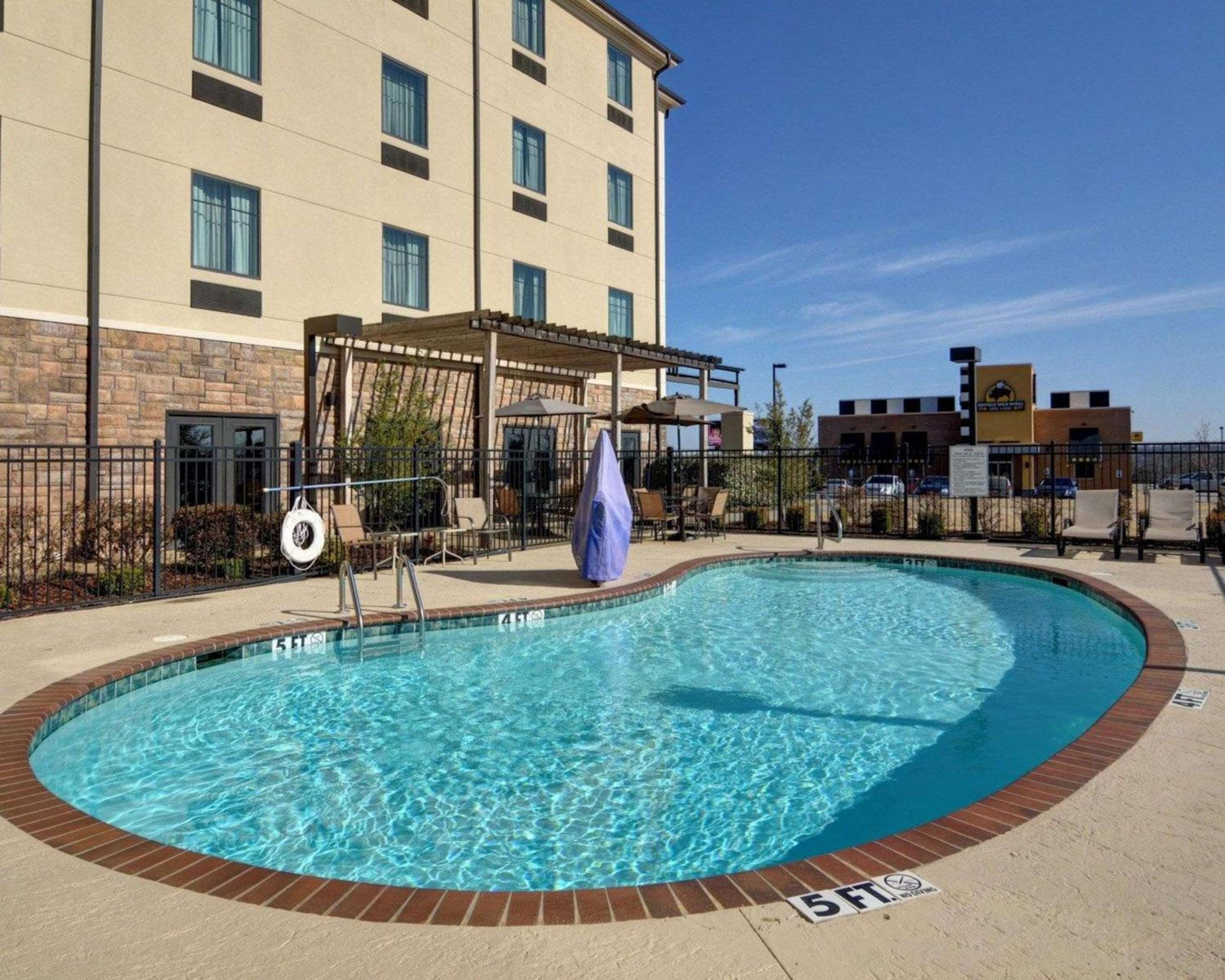 Fort Smith Vacations - Comfort Inn  Suites Fort Smith I-540 - Property Image 7