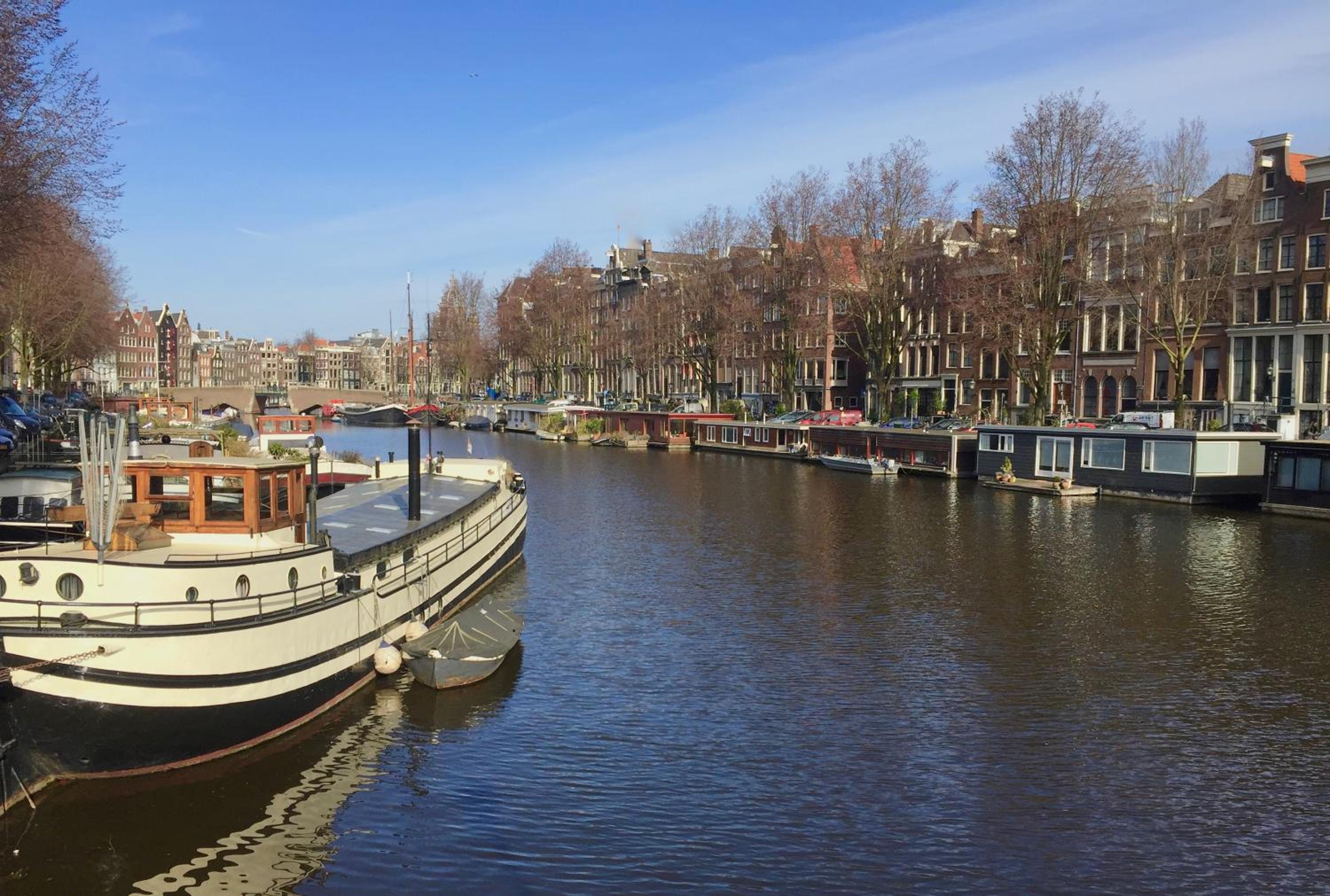 Top-notch apartment along canal in historic centre photo 2