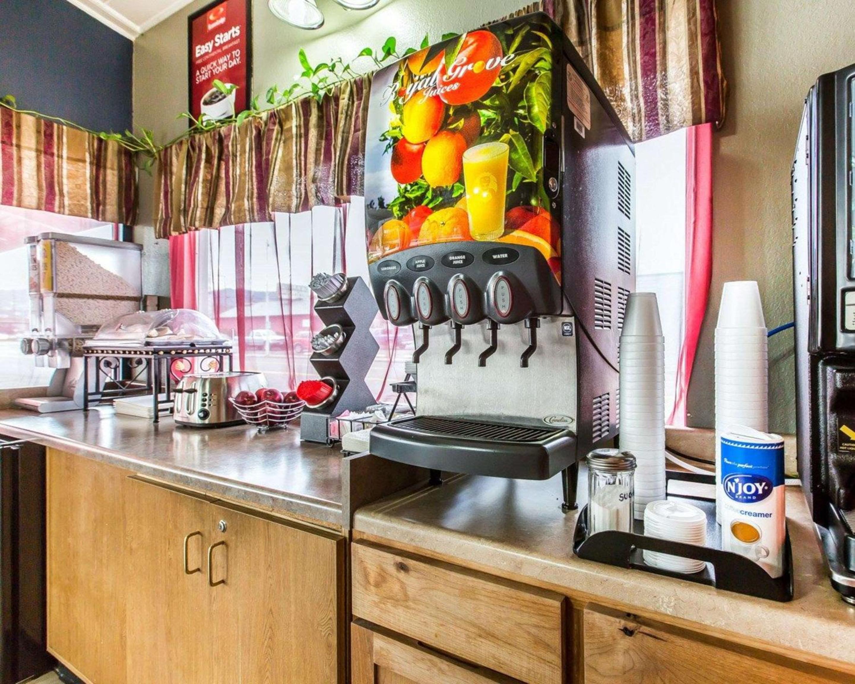 Econo Lodge Inn & Suites Yreka view 3