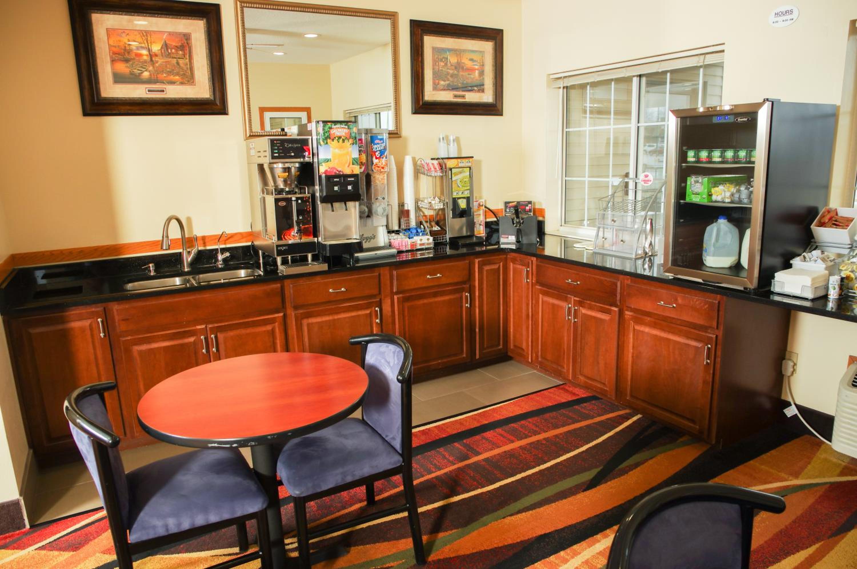 DUTCH INN AND SUITES view 5
