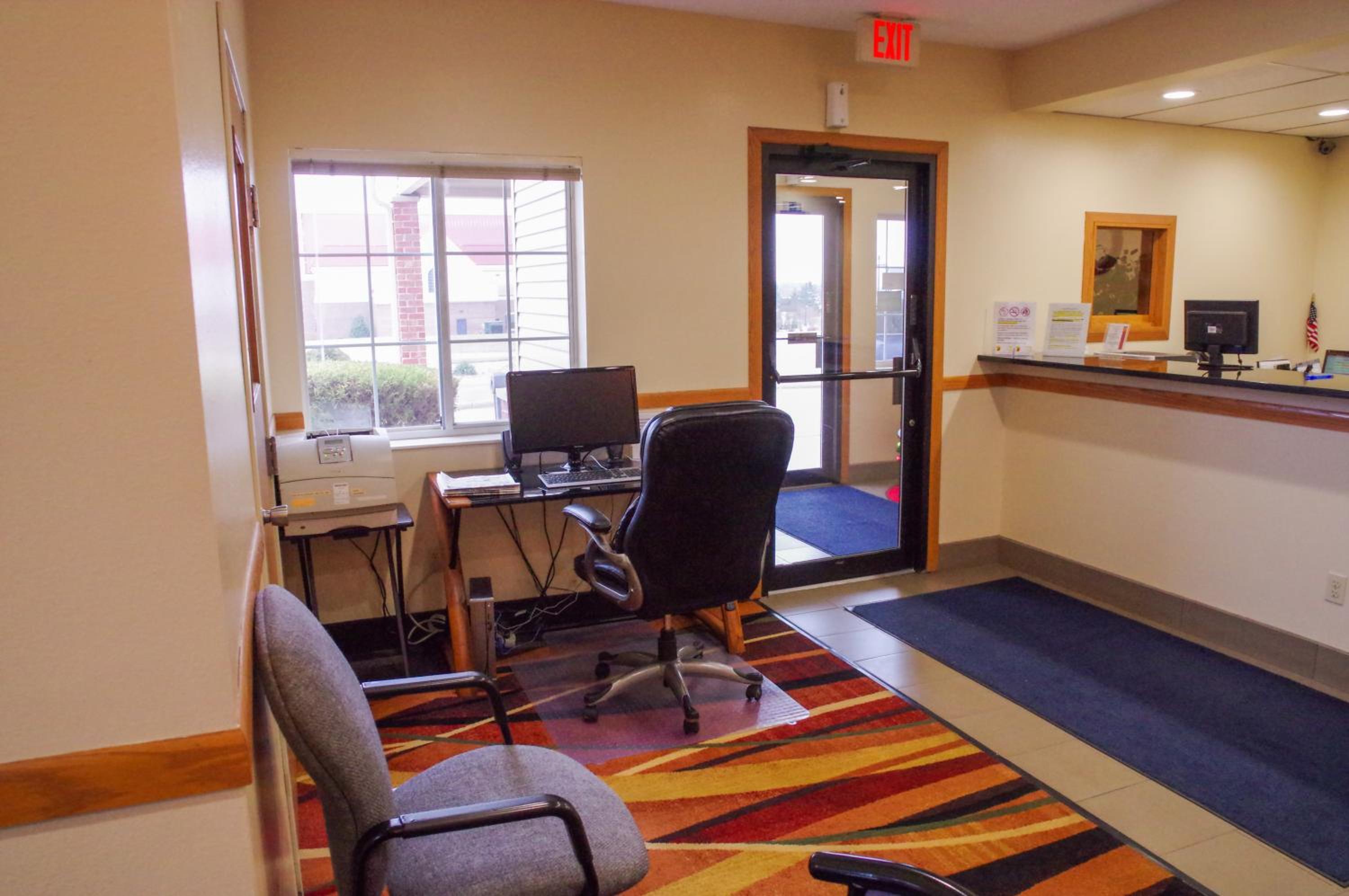 DUTCH INN AND SUITES view 4