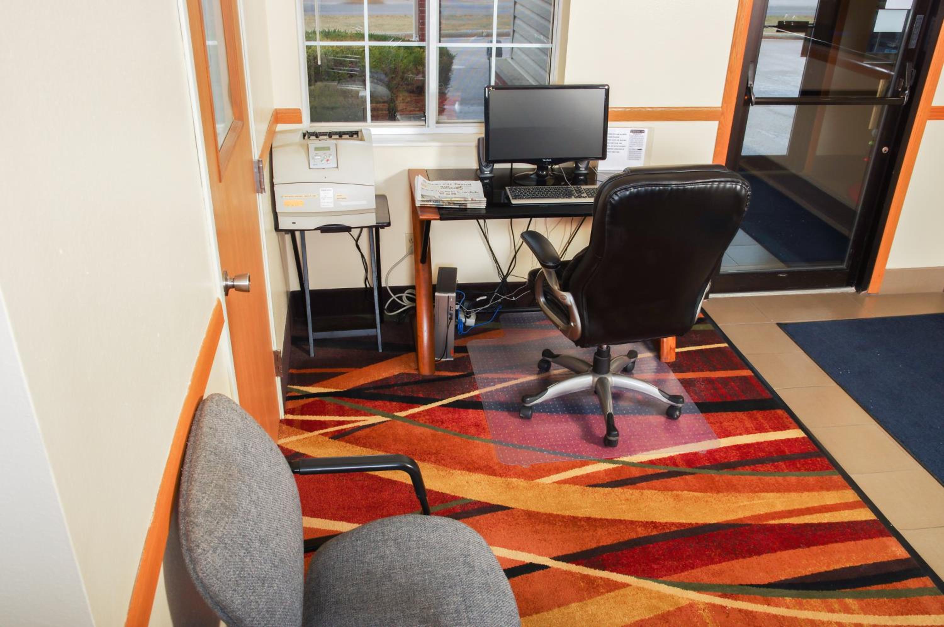 DUTCH INN AND SUITES view 2