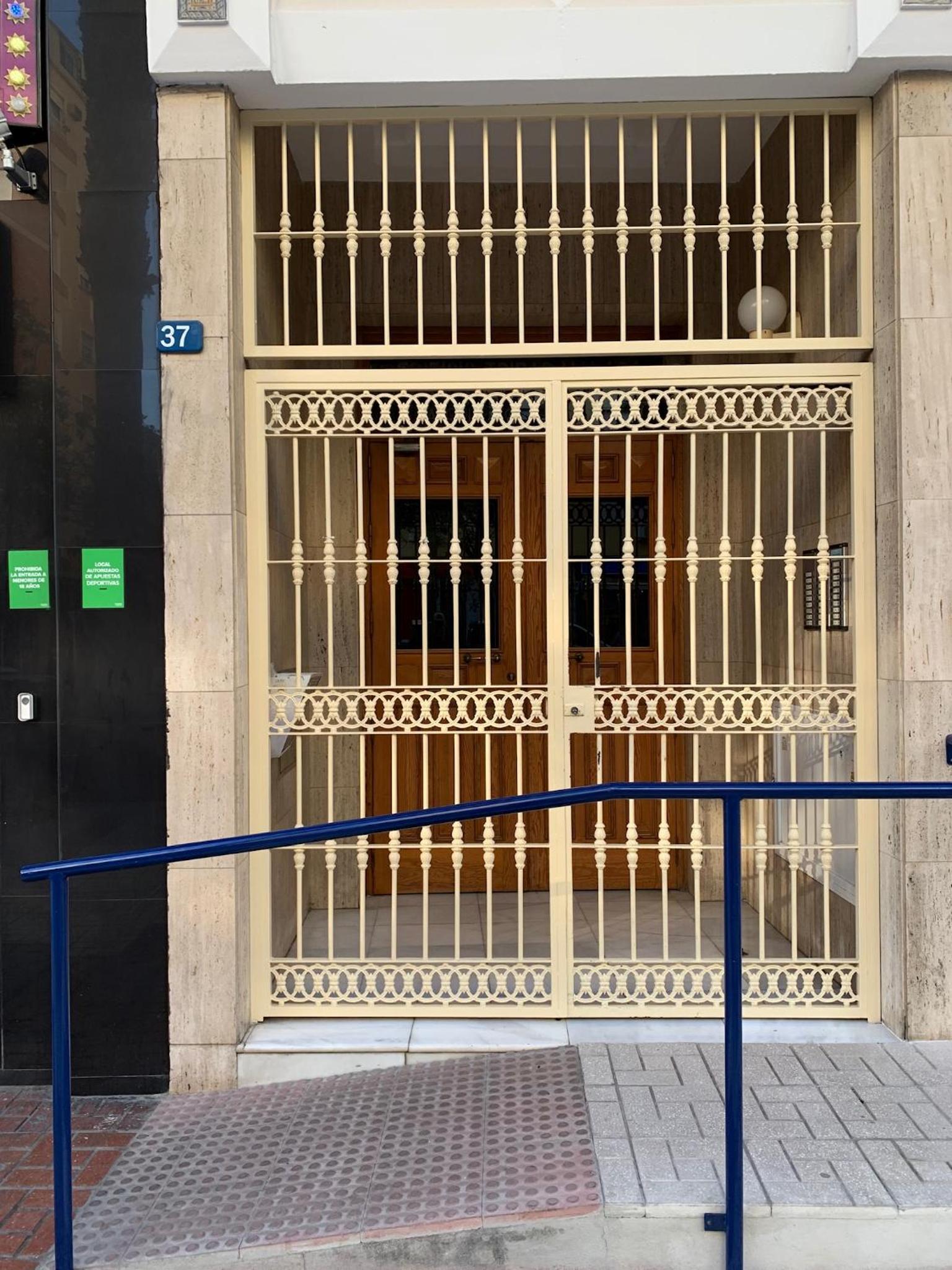 Ana's Apartment parking gratuito