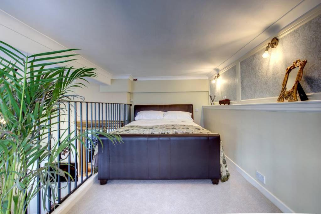 Carnegie Library: Bronte Apartment 1 Bedroom view 5