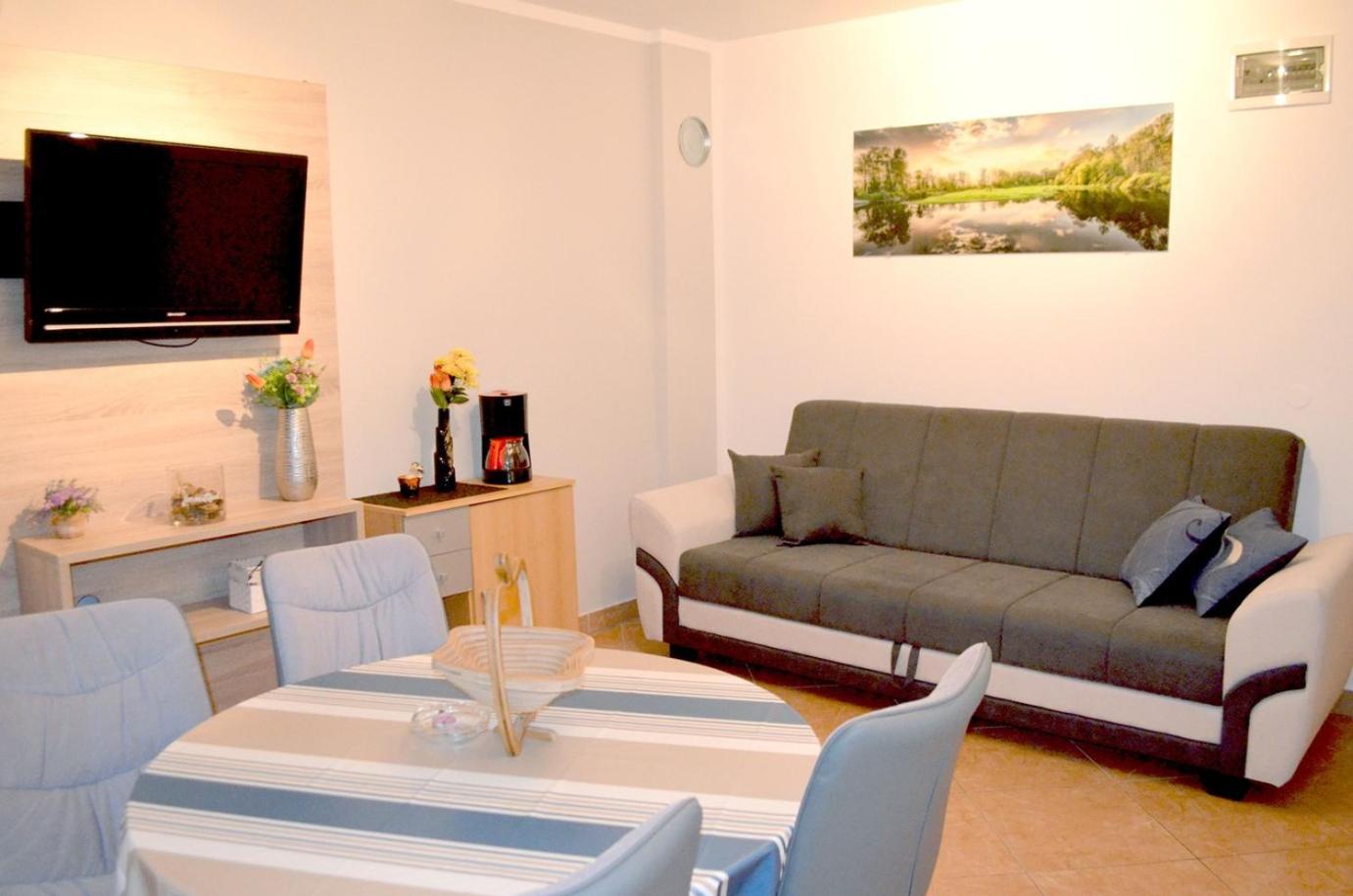 Apartments Krajačić