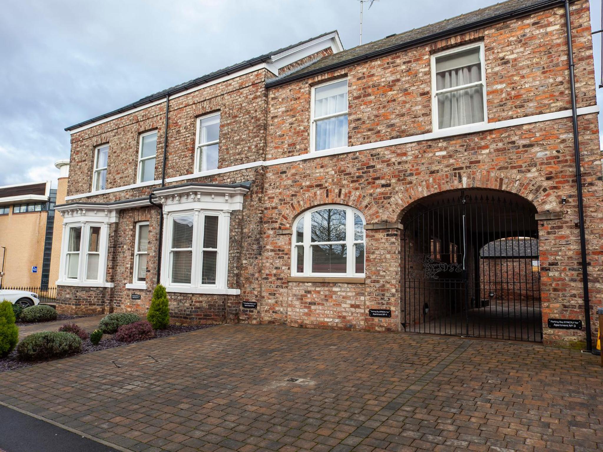 Apartment 5 Blue Bridge Court