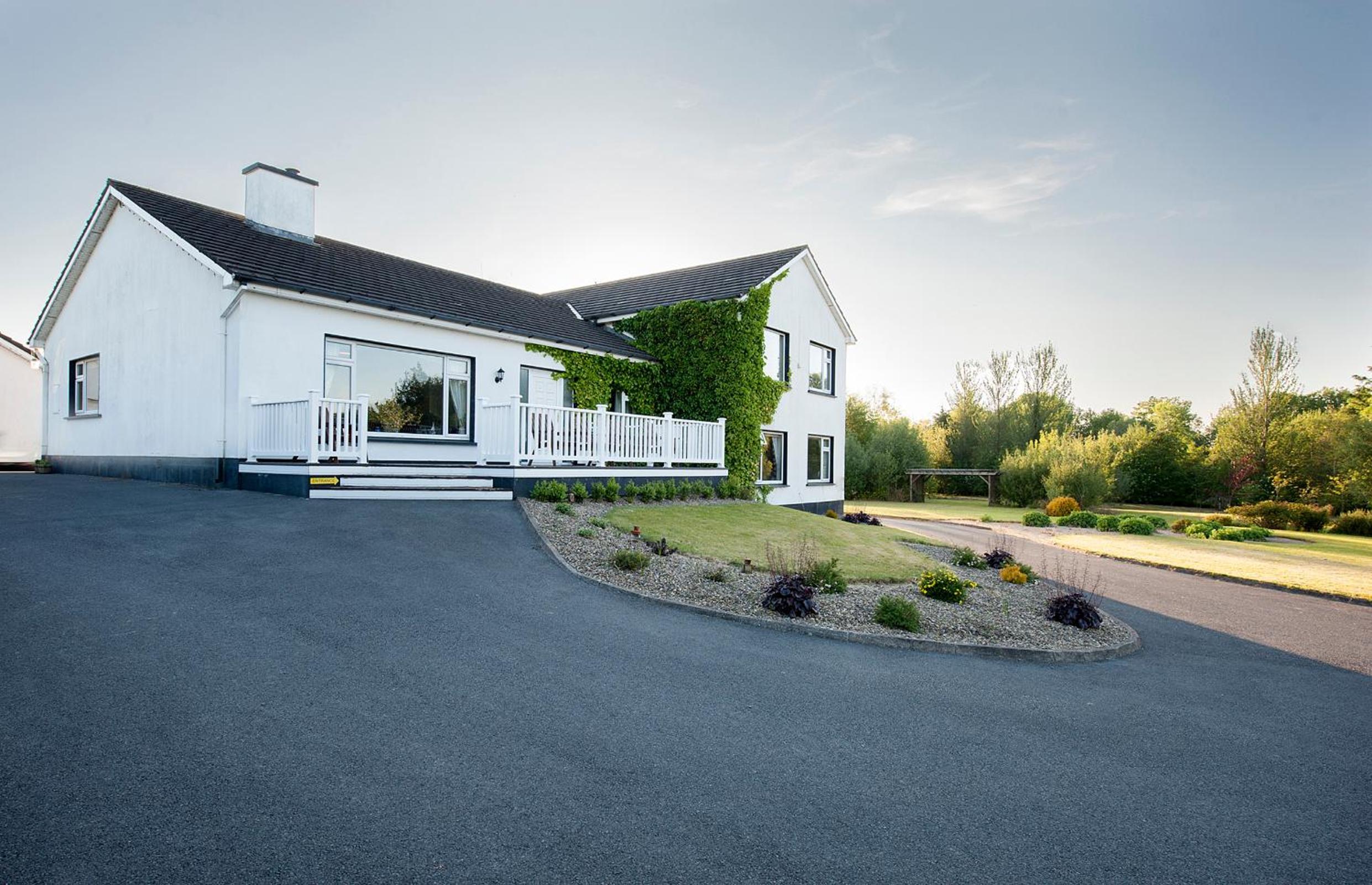 The Waterfront House Country Home